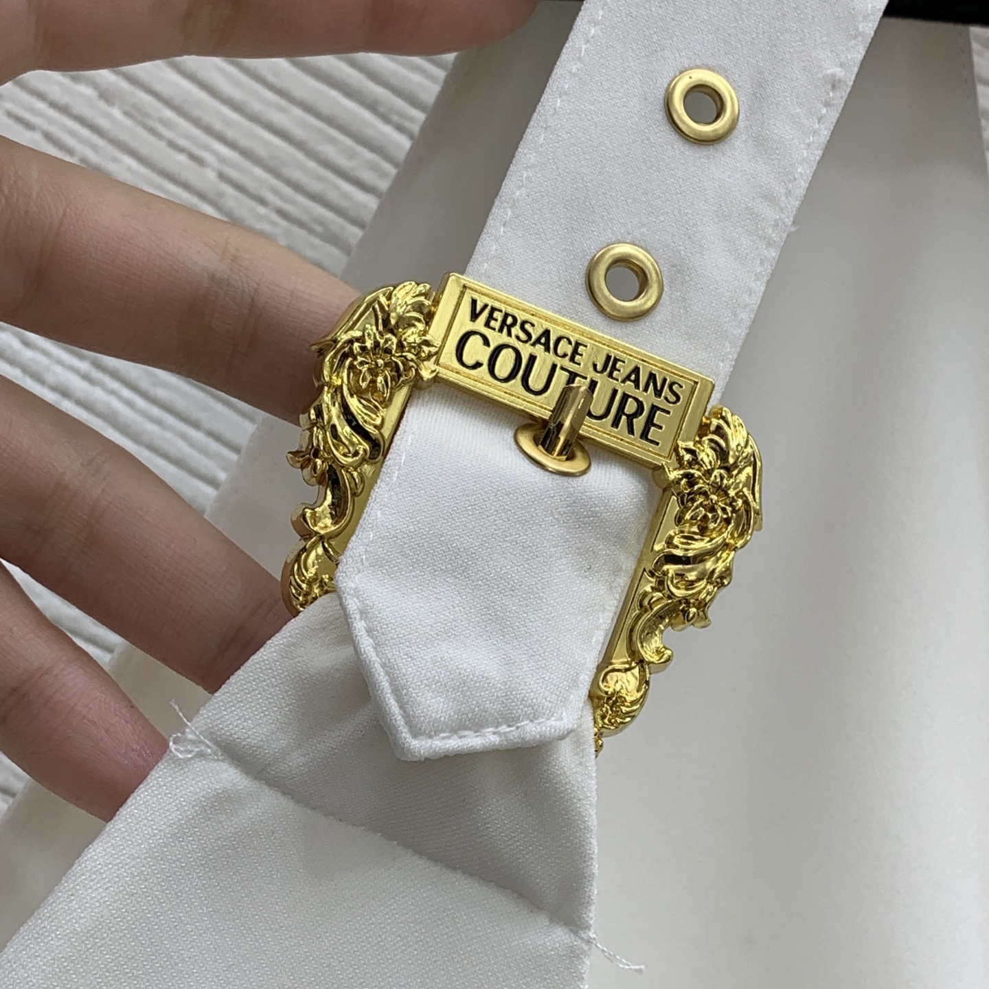 款号D VERSAC*新款定制纯棉高弹力面料柔软舒适！字母logo金色配件隐藏扣门襟V字领吊带背心上衣！