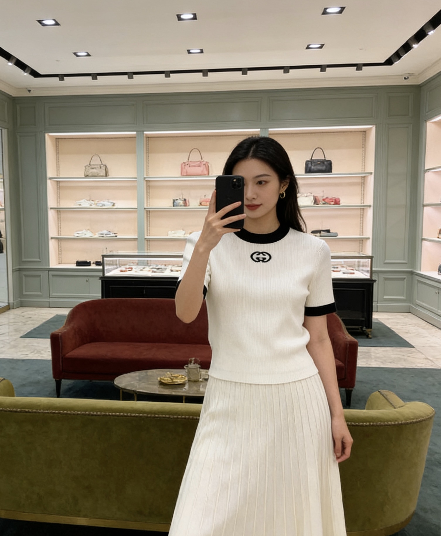 NO:720148,Model No. G26012943 GUCC* new high-end customized wool, mulberry and silk blended yarn fabric, contrasting edge GG letter logo decoration, slim fit short-sleeved sweater top!  White, black, (M size shoulder width 36, chest 72, sleeve length 20, dress length 49) p, Gucci-clothing, gucci, gucci, T-shirt,19860909款号G26012943 GUCC*新款 高端定制羊毛桑蚕丝混纺纱线面料、撞色边GG字母徽标装饰修身显瘦短袖针织衫上衣！白色、黑色、（M码肩宽36,胸围72,袖长20,衣长49）p,古驰-服装,gucci,gucci,T-shirt,,Women's clothing