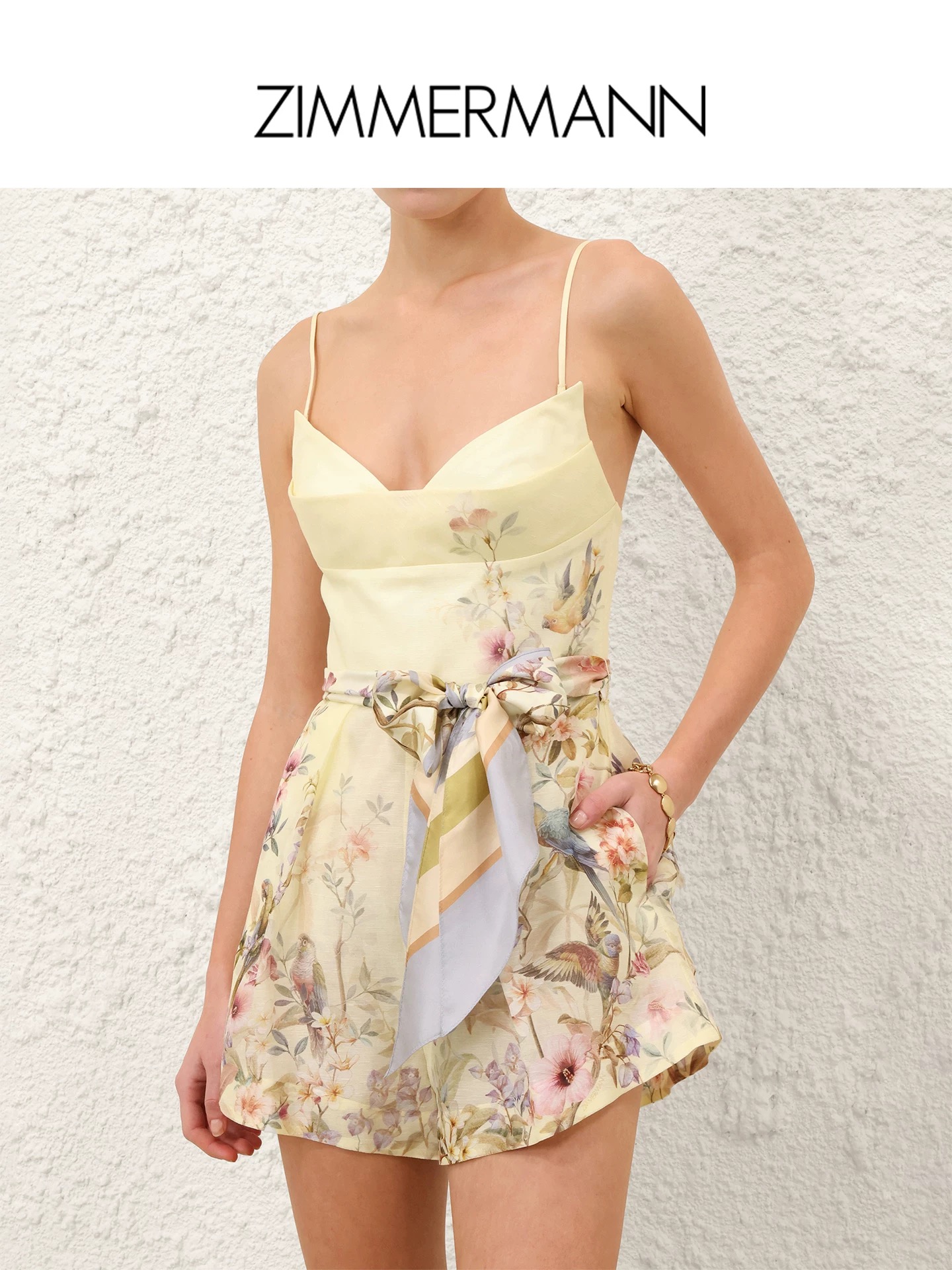 NO:720159,Model No. G26012972 ZIMMERMA*N ZIMMERMA Australian brand, high-end custom-made bird and flower pattern print, loose and fashionable with belt to tighten waist and make slimming V-neck suspender jumpsuit shorts!  1.2.3.4/SMLXL (size 2, bust 86~88, elastic back, waist 76, culottes length 70) batch, Zimmerman-clothing, skirts, shorts,19860909款号G26012972 ZIMMERMA*N兹默曼澳洲品牌 高端定制 鸟儿花枝图案印花宽松时尚搭配腰带收腰显瘦V领吊带连体裤短裤！1.2.3.4/SMLXL（2码胸围86～88后背打揽弹力,腰围76,裙裤长70）批,兹默曼-服装,skirts,shorts,,Women's clothing
