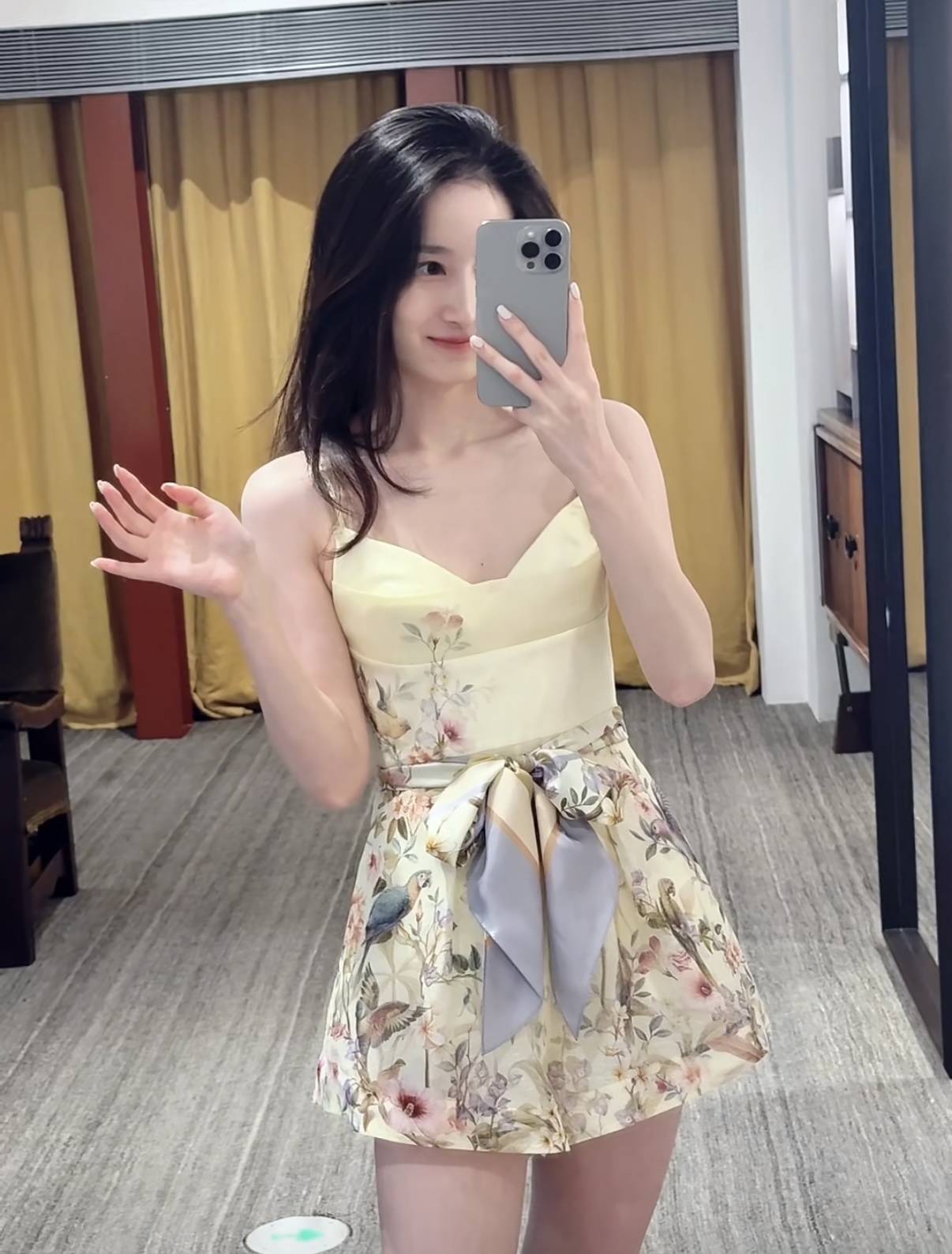 NO:732308,Model No. G26012972 ZIMMERMA*N ZIMMERMA Australian brand, high-end custom-made bird and flower pattern print, loose and fashionable with belt to tighten waist and make slimming V-neck suspender jumpsuit shorts!  1.2.3.4/SMLXL (size 2, bust 86~88, elastic back, waist 76, skirt length 70), skirts, shorts,19860909款号G26012972 ZIMMERMA*N兹默曼澳洲品牌 高端定制 鸟儿花枝图案印花宽松时尚搭配腰带收腰显瘦V领吊带连体裤短裤！1.2.3.4/SMLXL（2码胸围86～88后背打揽弹力,腰围76,裙裤长70）发,,skirts,shorts,,Women's clothing