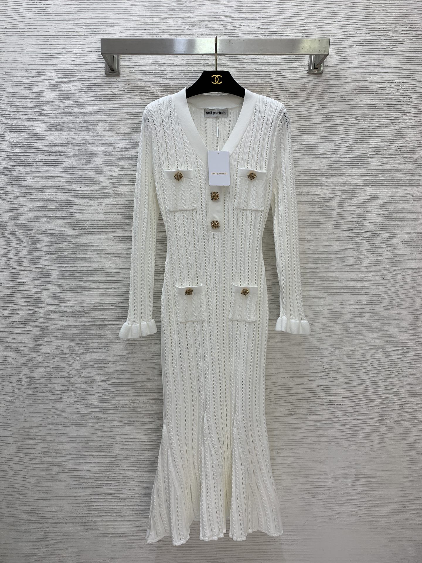 NO:737776,Style No. G26022616 Self-portrai* The new SP home custom-made twist pattern hollow knitted fabric, heavy-duty diamond-embellished beaded buttons, slim fit V-neck long-sleeved knitted fishtail dress!  Pink, white, (M size bust 72, waist 58, sleeve length 56, skirt length 122) hair,,skirts,19860909款号G26022616 Self-portrai*新款SP家定制麻花纹镂空针织面料、重工镶钻钉珠纽扣修身显瘦V领长袖针织鱼尾连衣裙！粉色、白色、（M码胸围72,腰围58,袖长56,裙长122）发,,skirts,,Women's clothing