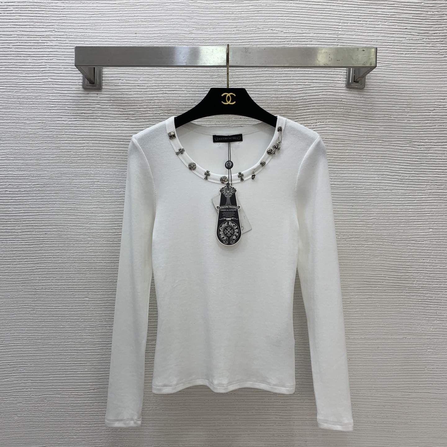 NO:733710,Model No. G26013197 Chrome Hear*s Chrome Hear*s new high-end custom-made aged bronze silver accessories decorated with threaded cotton stretch slim slim round neck long-sleeved T-shirt base top!  Gray, white, (S size shoulder width 33, chest 72, sleeve length 57, clothing length 53) hair, chrome hearts, chrome hearts, tees, t-shirt,19860909款号G26013197 Chrome Hear*s克罗心新款 高端定制做旧古铜银色配件装饰螺纹棉弹力修身显瘦圆领长袖t恤打底上衣！灰色、白色、 （S码肩宽33,胸围72,袖长57,衣长53）发,,chrome hearts,chrome hearts,tees，t-shirt,,Women's clothing