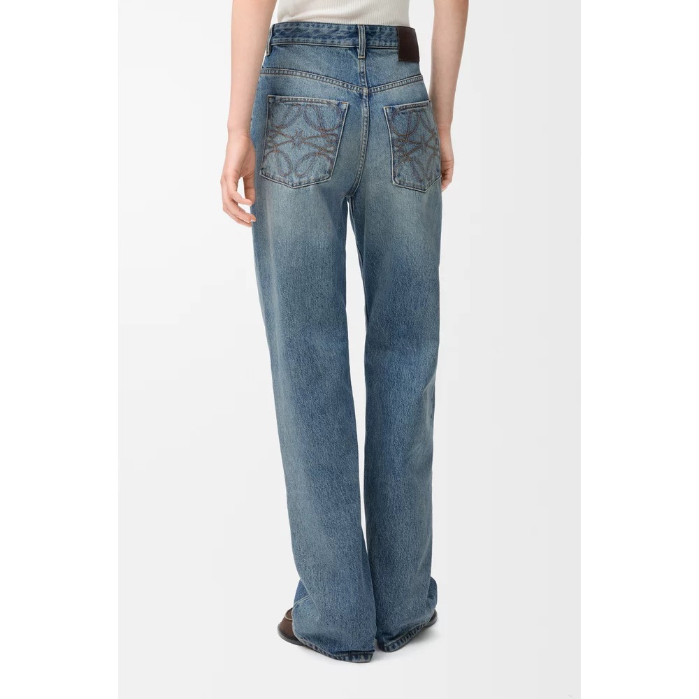 NO:732970,Style No. G26013038 LOEW* 2026 early spring new model. High-end customized washed denim cotton fabric, using hardware accessories with engraved letter logo, and embroidered logo on the back hip pocket. Loose, fashionable and versatile wide-leg jeans!  (M size waist 76, hip 98, pants length 107) hair,,loewe,jeans,19860909款号G26013038 LOEW*2026年早春新款 高端定制洗水牛仔棉面料、采用刻字母logo五金配件、后臀口袋刺绣徽标宽松时尚百搭阔腿牛仔裤！（M码腰围76,臀围98,裤长107）发,,loewe,jeans,,Women's clothing