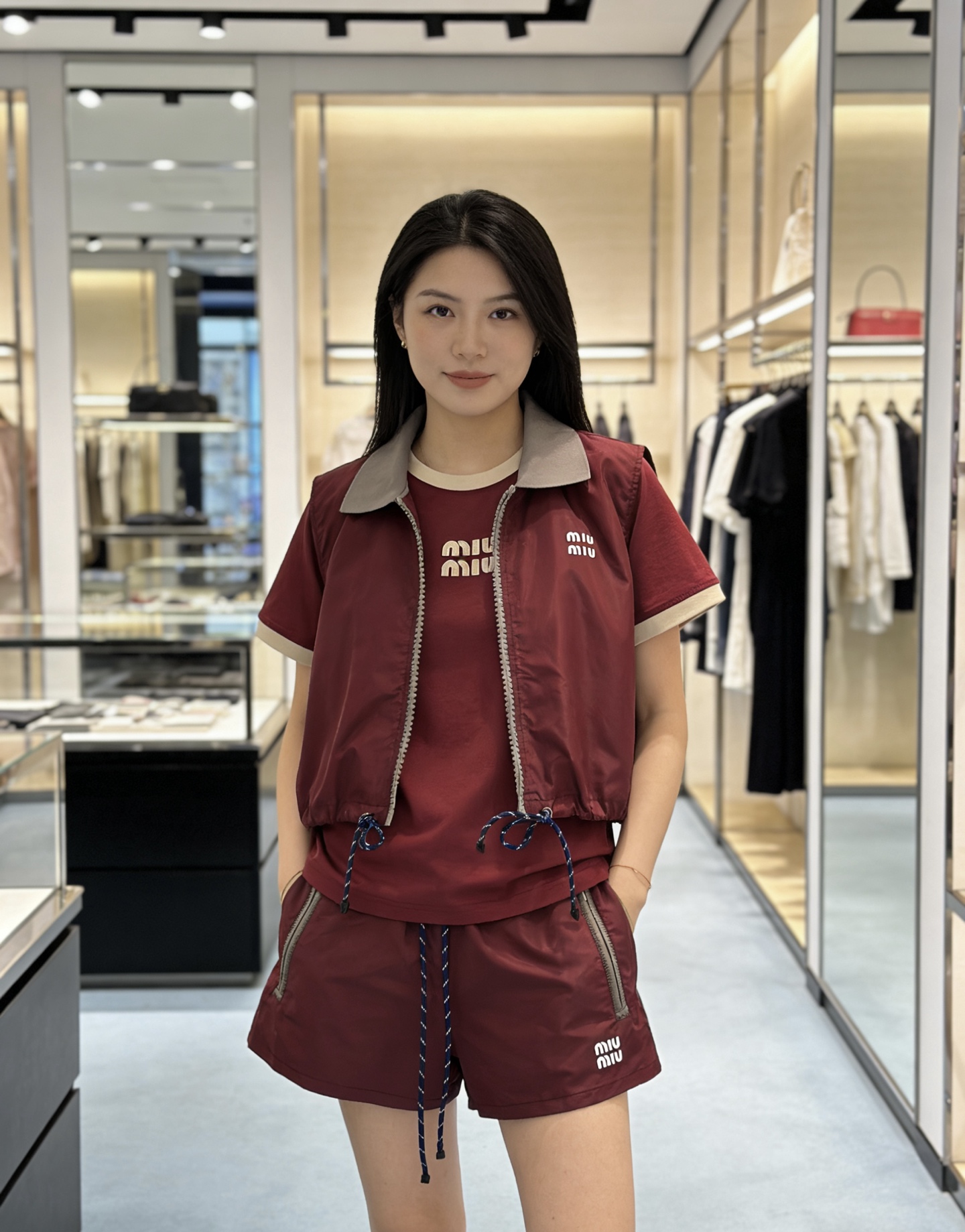NO:732950,Model No. D26013086 MIUMI*Miaojia's new style, contrasting color lapels, letter logo, metal zipper placket, fashionable and versatile sleeveless vest, thin jacket top!  (M size bust 104, length 44) vest,,miumiu,jackets & coats,19860909款号D26013086 MIUMI*缪家新款 撞色翻领拼接字母logo金属拉链开襟时尚百搭无袖马甲薄外套上衣！（M码胸围104,衣长44）马甲,,miumiu,jackets & coats,,Women's clothing