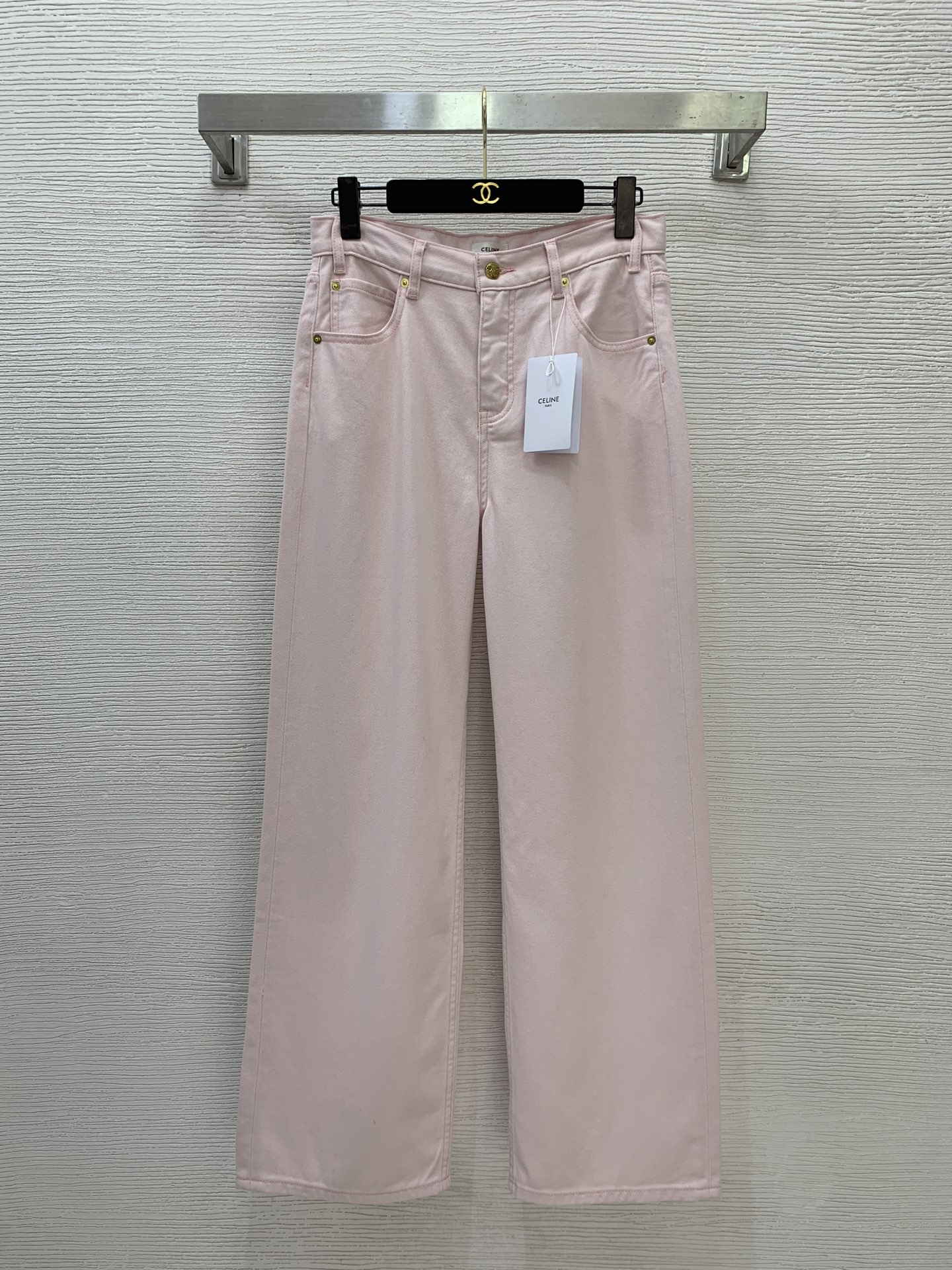 NO:722932,The highest version of the girl on the market inspects the goods, trims the three marks on the threads, and delivers the goods. You can send pictures and take videos. If you want quality and service, add me on WeChat. We will not accept urgent orders. Model number G26022695 CELIN*E Celin. The highest version on the market in 2026. The girl inspects the goods, trims the three marks on the threads, and delivers the goods. You can send pictures and take videos. If you want quality and service, add me on WeChat. We do not accept urgent orders.  High-end customized washed denim cotton original Arc de Triomphe letter logo hardware accessories, simple and fashionable loose straight wide-leg jeans and trousers!  Pink, 24-25-26-27-28-29-30 (size 28 waist 76, hip 98, pants le19860909市面最高版本小妹验货、修剪线头上三标、发货可发图及拍视频,要品质要服务的加我微信,不接急单.款号G26022695 CELIN*E思琳2026年新市面最高版本小妹验货、修剪线头上三标、发货可发图及拍视频,要品质要服务的加我微信,不接急单.款 高端定制洗水牛仔棉原版凯旋门字母logo五金配件、简约时尚宽松直筒阔腿牛仔裤长裤！粉色,24-25-26-27-28-29-30（28码腰围76,臀围98,裤长107）,赛琳-服装,celine,celine,jeans,,Women's clothing