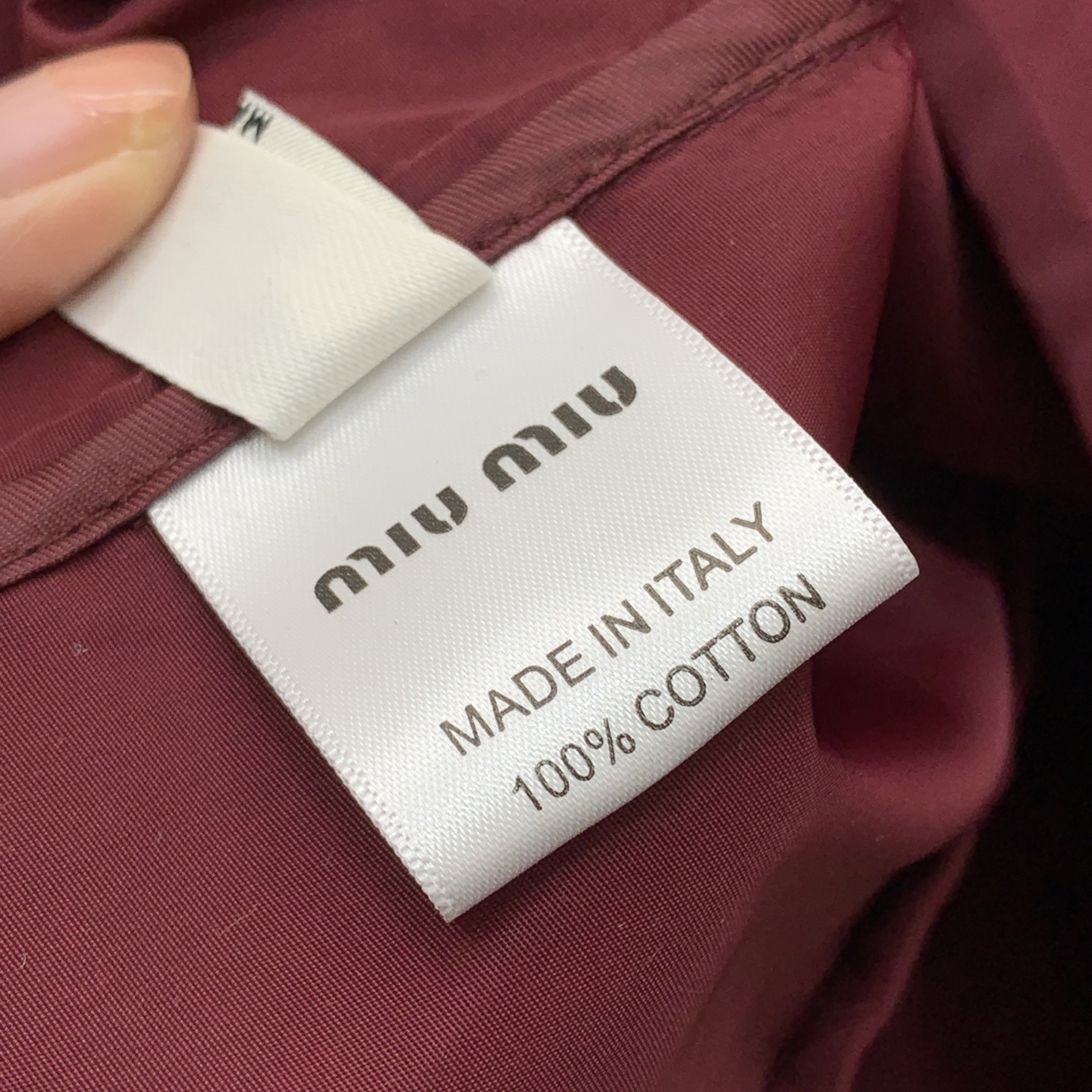 款号D MiuMi*缪家新款 立体硅胶字母logo撞色包边拉链门襟抽绳下摆短款长袖连帽外套！酒红，𝑺 𝑴