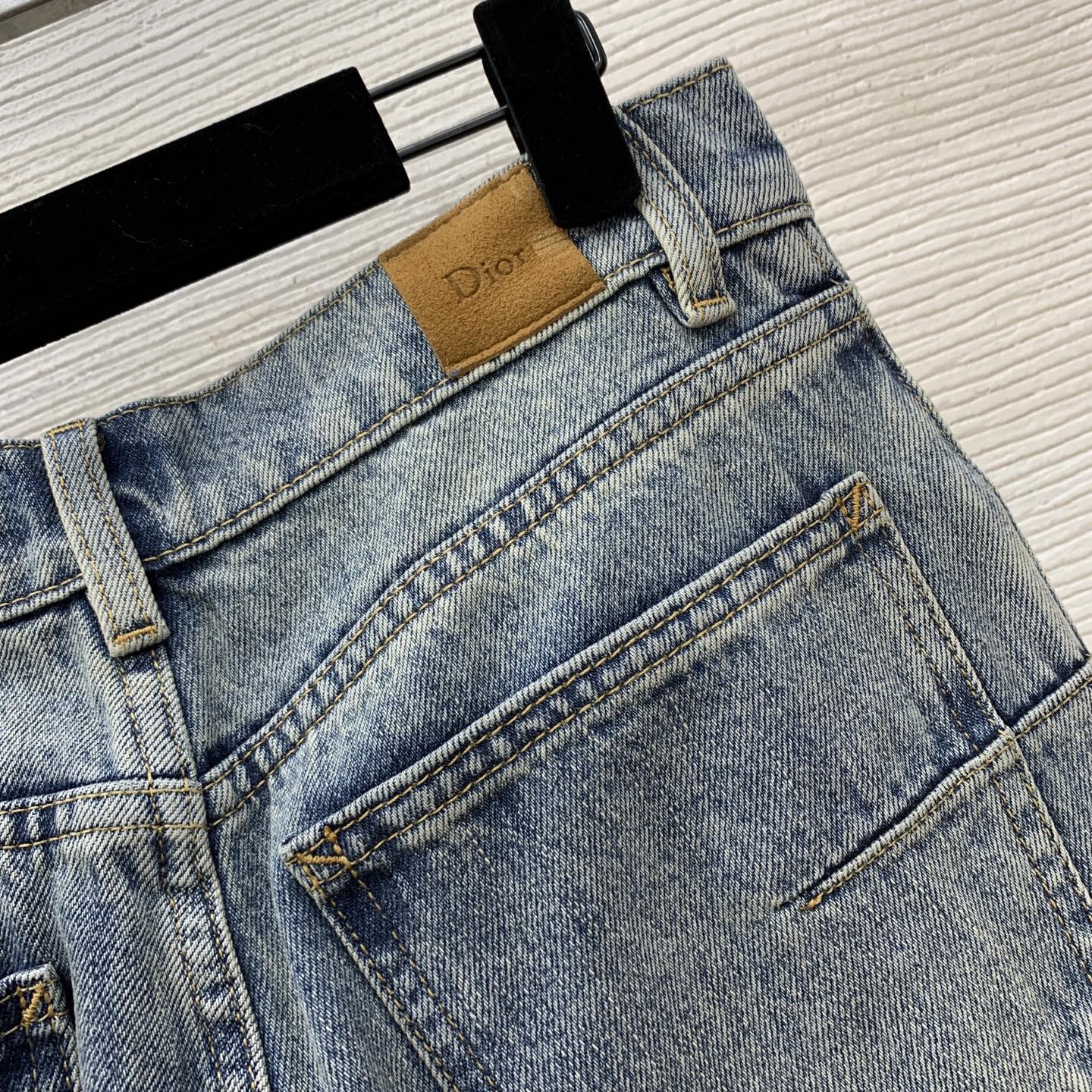 款号G Dio*新款 高端定制洗水牛仔棉面料、立体刺绣四叶草🍀装饰时尚百搭直筒牛仔裤长裤！𝑺 𝑴 𝑳（M