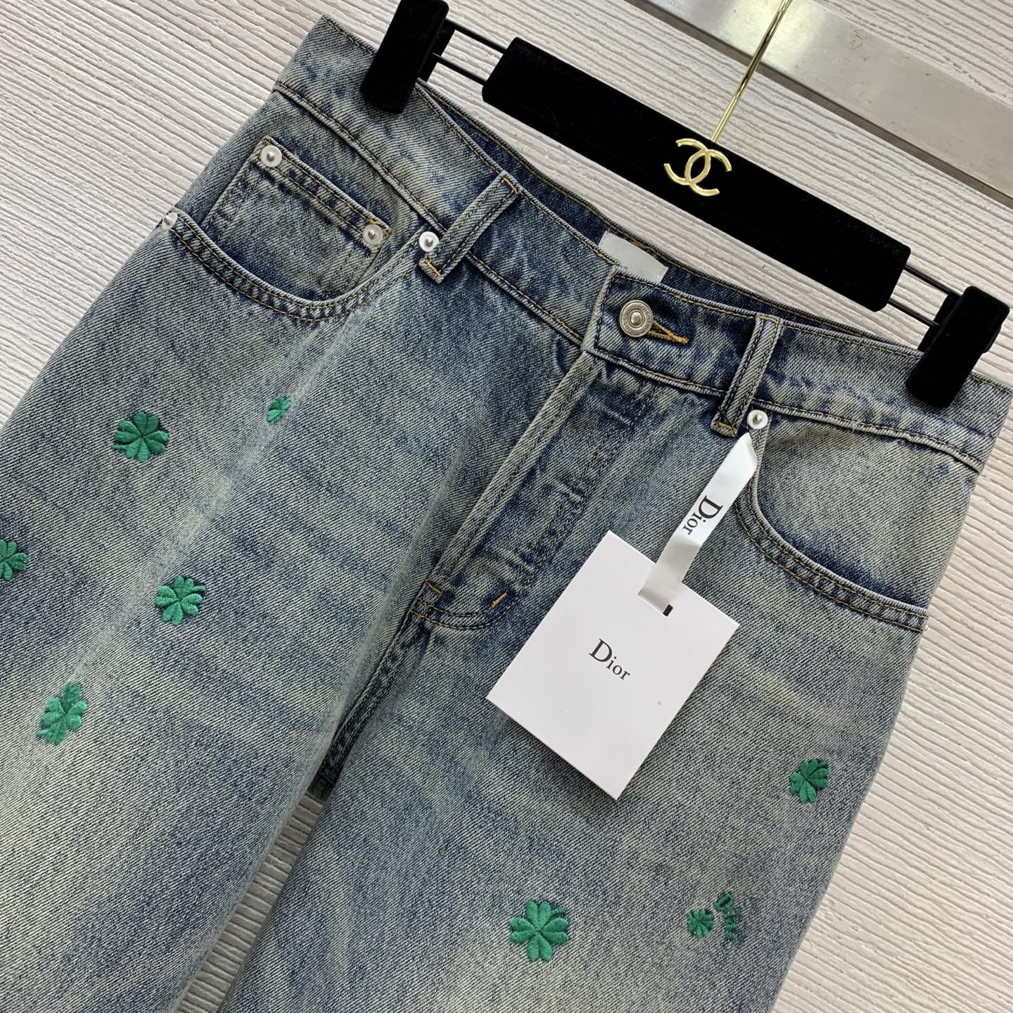 款号G Dio*新款 高端定制洗水牛仔棉面料、立体刺绣四叶草🍀装饰时尚百搭直筒牛仔裤长裤！𝑺 𝑴 𝑳（M