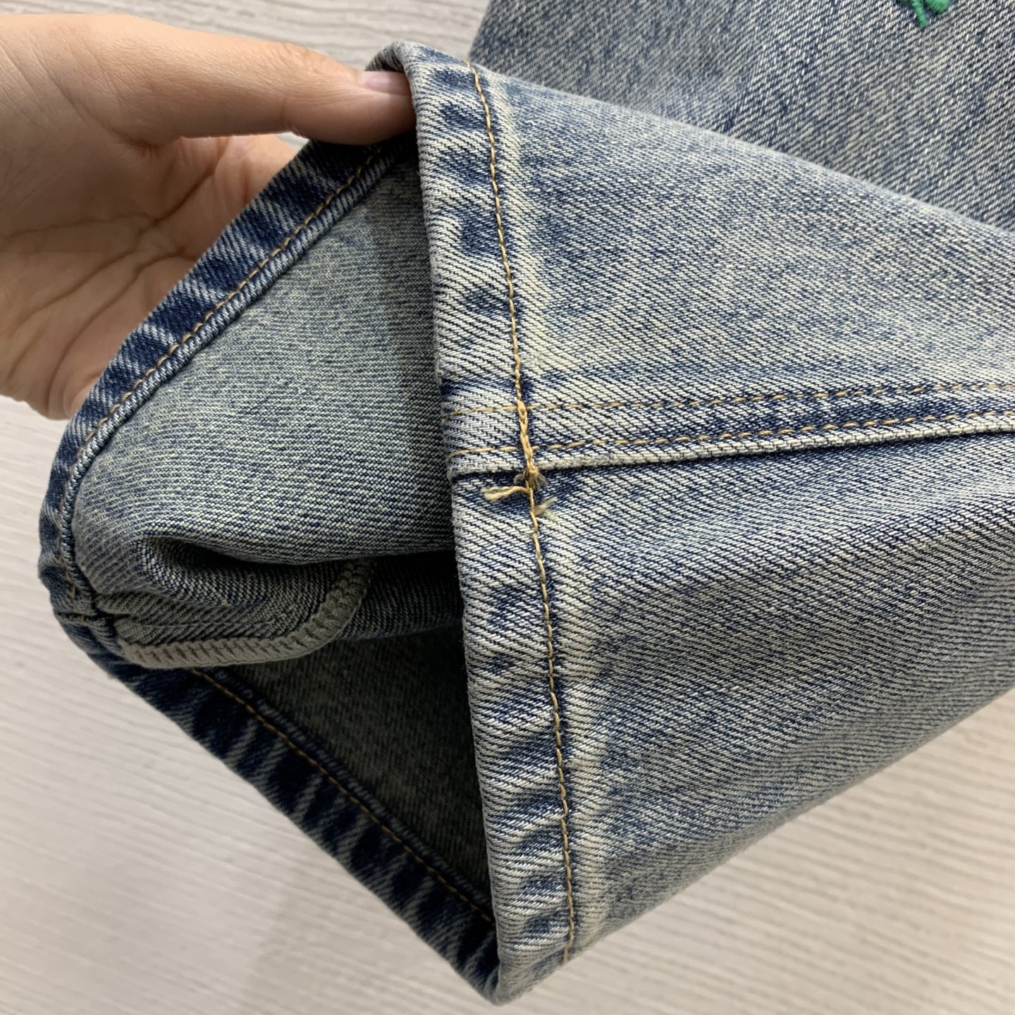 款号G Dio*新款 高端定制洗水牛仔棉面料、立体刺绣四叶草🍀装饰时尚百搭直筒牛仔裤长裤！𝑺 𝑴 𝑳（M
