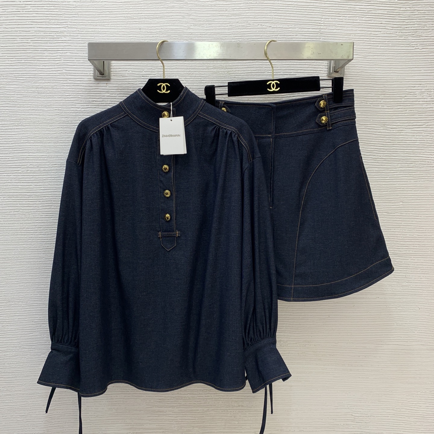 NO:775218,The highest version on the market, the girl inspects the goods, trims the three marks on the threads, takes pictures of the goods and takes videos. If you want quality or service, please add me on WeChat. We do not accept urgent orders. Style No. D26030472 ZIMMERMA*N ZIMMERMA*N Australian brand custom-made stylish soft denim two-piece suit!  Half-breasted placket, loose and versatile, stand-up collar, long-sleeved denim top, high-waisted, slimming, curved hem, A-line skirt, denim skirt!  Dark blue, 1.2.3.4/SMLXL (size 2 shoulder width 52, bust 116, sleeve length 50, dress length 65; waist 72, skirt length 42), Zimmerman-clothing, skirts,19860909市面最高版本小妹验货、修剪线头上三标、货可图及拍视频,要品质要服务的加我微信,不接急单.款号D26030472 ZIMMERMA*N 兹默曼澳洲品牌定制气质时尚软牛仔两件套装！半排扣门襟宽松百搭立领长袖牛仔上衣高腰显瘦弧摆A字短裙牛仔半身裙！深蓝、1.2.3.4/SMLXL（2码肩宽52,胸围116,袖长50,衣长65；腰围72,裙长42）,兹默曼-服装,skirts,,Women's clothing