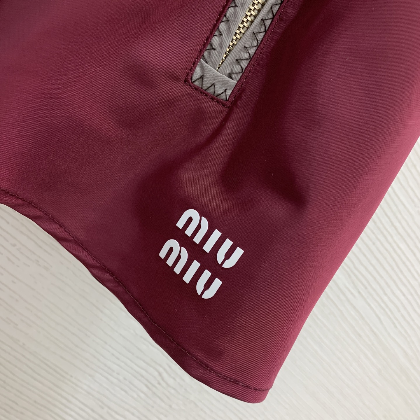 款号D 两穿设计‼️MIUMI*U缪家新款 字母logo拉链口袋立体硅胶logo徽标双色拼接修身显瘦抹胸