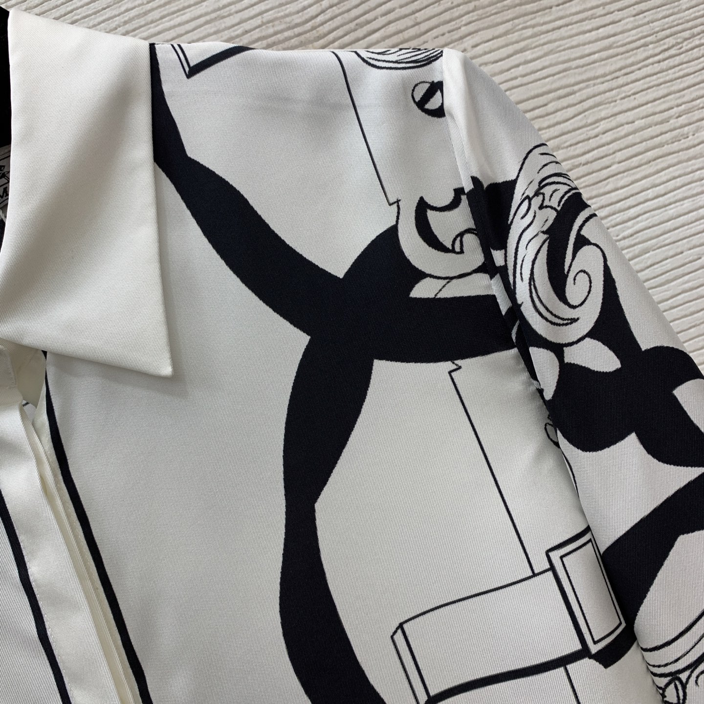 款号G HERMÈ*S新款高端精品定制采用19姆米100%Silk真丝斜纹绸面料、时尚复古图案飘带印花系