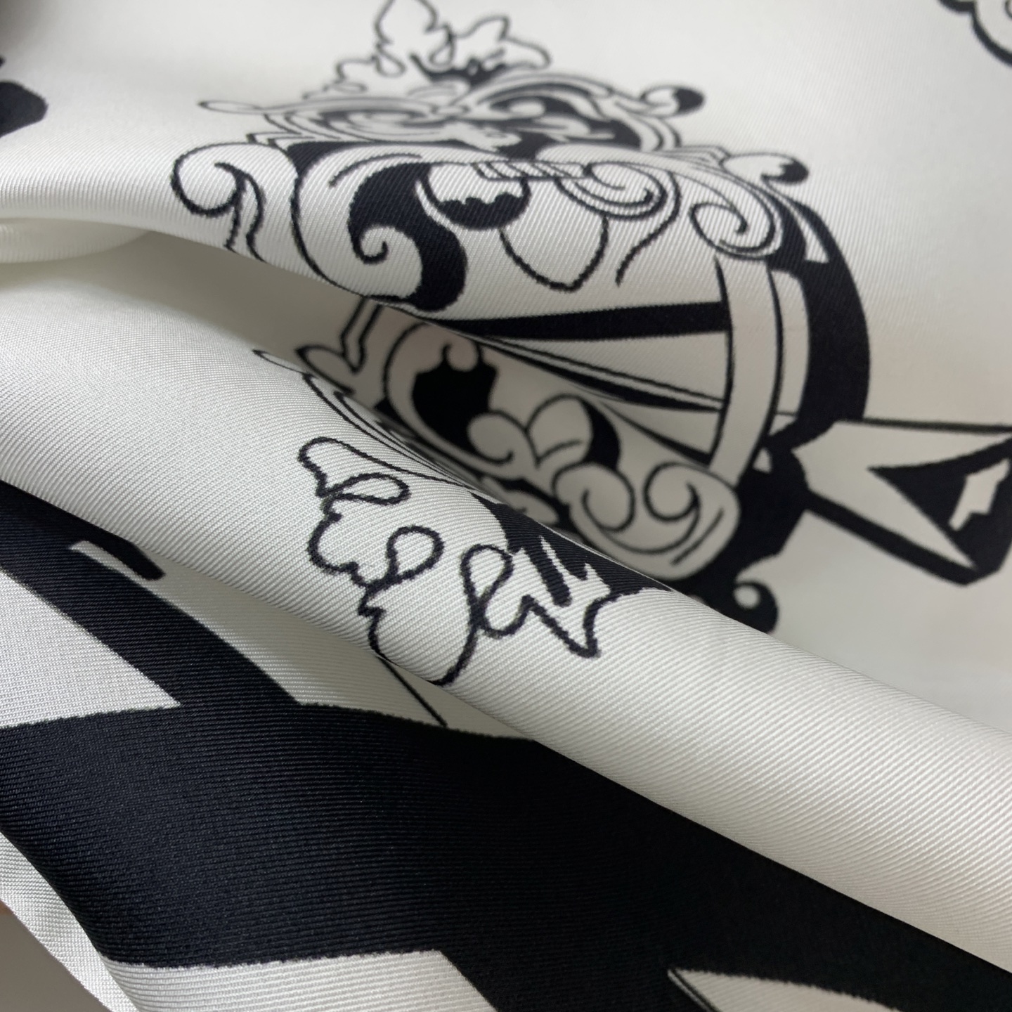 款号G HERMÈ*S新款高端精品定制采用19姆米100%Silk真丝斜纹绸面料、时尚复古图案飘带印花系