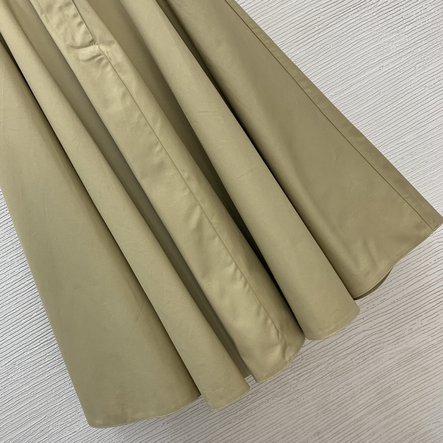 款号G PRAD*A新款P家高端定制斜纹棉布面料、经典三角标logo徽标搭配腰带装饰高腰显瘦大摆中长款半
