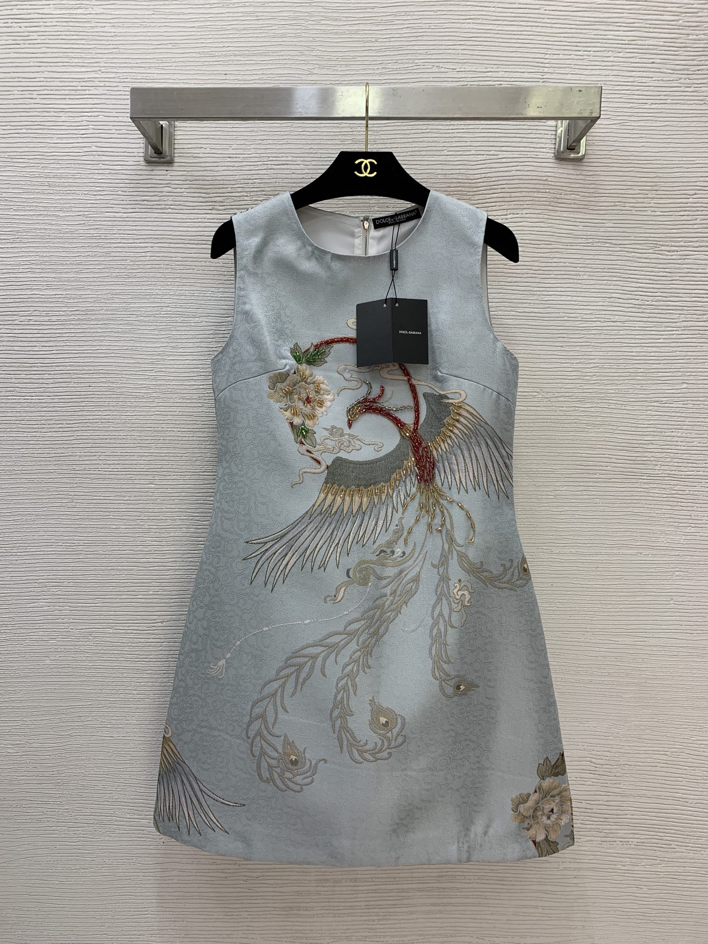 NO:743091,The girl of the highest version on the market inspects the goods, trims the three marks on the threads, pictures of the goods and takes videos. If you want quality and service, please add me on WeChat. We will not accept urgent orders. Model No. G26030759 & Dolce & Gabbana DG* The latest version of the highest version on the market. The girl inspects the goods, trims the three marks on the threads, pictures of the goods and take videos. If you want quality and service, please add me on WeChat and we will not accept urgent orders. High-end customized jacquard fabrics are crisp and stylish!  The front piece is heavily embroidered with beads and decorated with jacquard phoenix flying pattern. Slim-fitting round neck sleeveless vest dress!  (S size bust 84, skirt length 87), Dolce & Gabbana-clothing, Dolce&Gabbana, skirts,19860909市面最高版本小妹验货、修剪线头上三标、货可图及拍视频,要品质要服务的加我微信,不接急单.款号G26030759 &杜嘉班纳DG*新市面最高版本小妹验货、修剪线头上三标、货可图及拍视频,要品质要服务的加我微信,不接急单.款 高端定制提花面料版型挺括有型！前片重工绣珠装饰凤凰飞舞图案提花修身显瘦圆领无袖背心连衣裙礼服裙！ （S码胸围84,裙长87）,杜嘉班纳-服装,Dolce&Gabbana,skirts,,Women's clothing