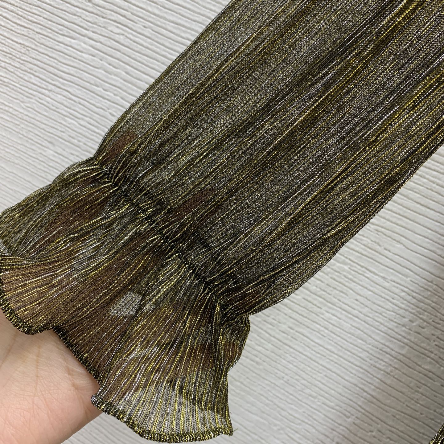 款号G Schiapare*li夏帕瑞利新款 高端定制银丝混纺面料、胸前重工镶钻装饰收腰显瘦大裙摆长袖连