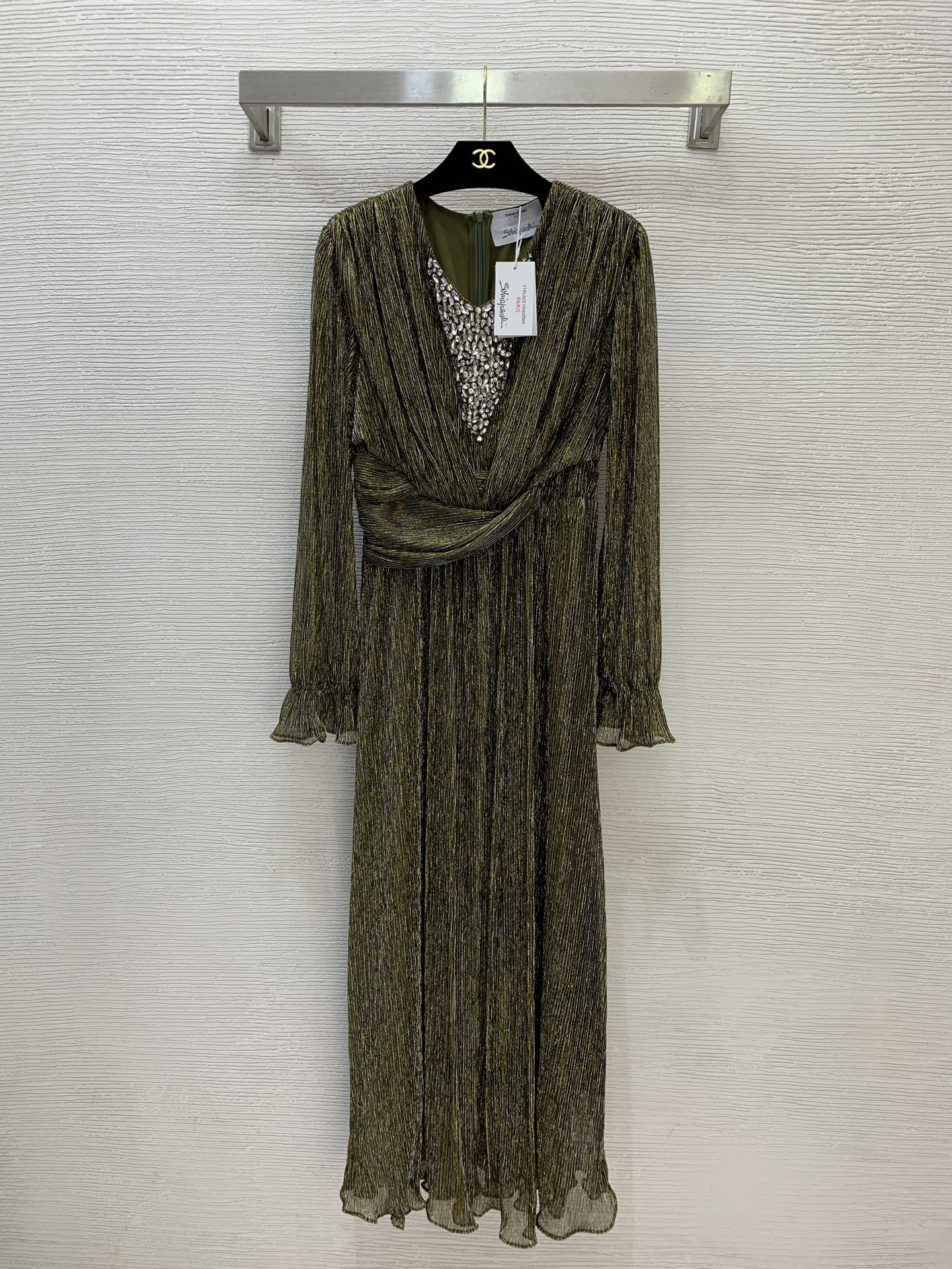 NO:757937,Model No. G26031455 Schiapare*li Schiapareli's new high-end customized silver blend fabric, heavy diamond decoration on the chest, waist slimming, large skirt, long-sleeved dress!  Purple, green, (L size shoulder width 42, bust 90, waist 76, sleeve length 64, dress length 134) batch,,skirts,19860909款号G26031455 Schiapare*li夏帕瑞利新款 高端定制银丝混纺面料、胸前重工镶钻装饰收腰显瘦大裙摆长袖连衣裙！紫色、绿色、 （L码肩宽42,胸围90,腰围76,袖长64,衣长134）批,,skirts,,Women's clothing