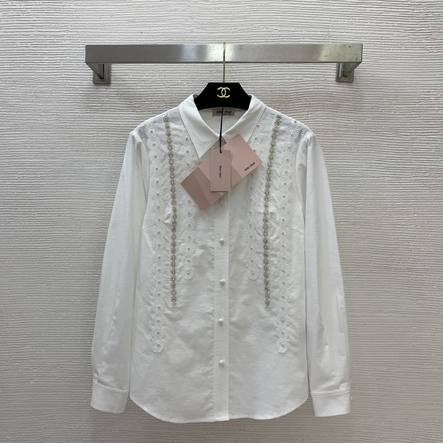 NO:749651,Style No. G30755 MiuMi*Miaojia’s early spring new style, high-end customized linen fabric is breathable and comfortable!  Loose and versatile lapel long-sleeved shirt with heavy embroidered small round flowers and diamond beading decoration!  Pink, white, (S size shoulder width 38, bust 94, sleeve length 60, dress length 68) hair,,miumiu,19860909款号G30755 MiuMi*缪家早春新款 高端定制亚麻面料透气舒适！刺绣小圆花重工镶钻钉珠装饰宽松百搭翻领长袖衬衣！粉色、白色、 （S码肩宽38,胸围94,袖长60,衣长68）发,,miumiu,,Women's clothing