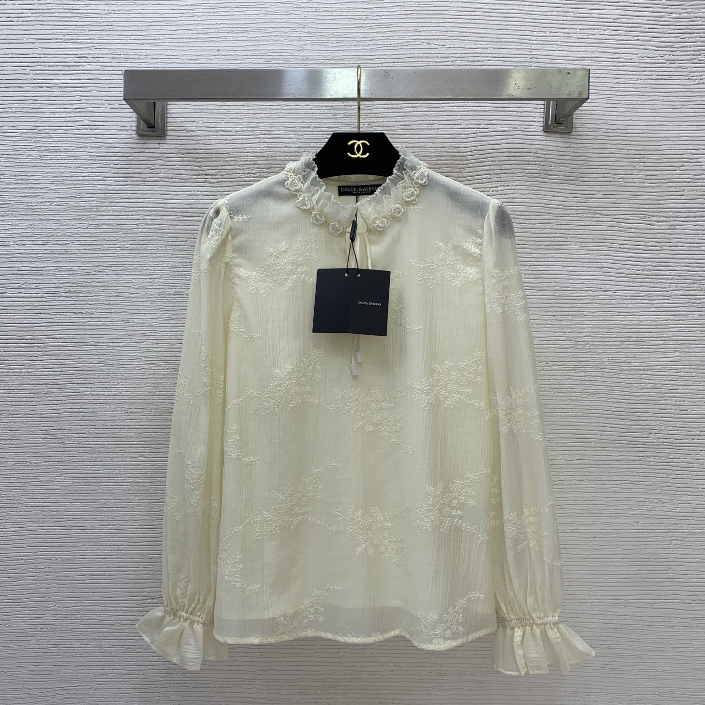 NO:757974,Style number G31675 & Dolce & Gabbana DG* new high-end customized embroidered fabric, collar lace beading decoration, loose and versatile stand-up collar long-sleeved shirt!  Pink, apricot, (S size shoulder width 35, bust 92, sleeve length 58, dress length 59) batch,,Dolce&Gabbana,19860909款号G31675 &杜嘉班纳DG*新款高端定制绣花面料、领口蕾丝钉珠装饰宽松百搭立领长袖衬衣！粉色、杏色、 （S码肩宽35,胸围92,袖长58,衣长59）批,,Dolce&Gabbana,,Women's clothing