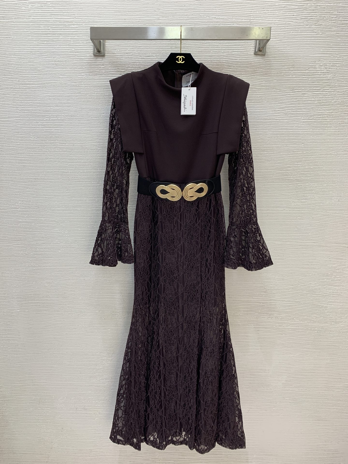 NO:749646,Style No. G30753 Schiapare*li Schiapareli's new high-end customized fabric splicing lace slim fit bell sleeve hip-covering fishtail dress!  Purple coffee, black, (L size shoulder width 40cm with shoulder pads, bust 90cm, waist 76cm, sleeve length 63cm, skirt length 135cm) hair, skirts,19860909款号G30753 Schiapare*li夏帕瑞利新款 高端定制面料拼接蕾丝修身显瘦喇叭袖包臀鱼尾连衣裙！紫咖、黑色、 （L码肩宽40有垫肩,胸围90,腰围76,袖长63,裙长135）发,,skirts,,Women's clothing