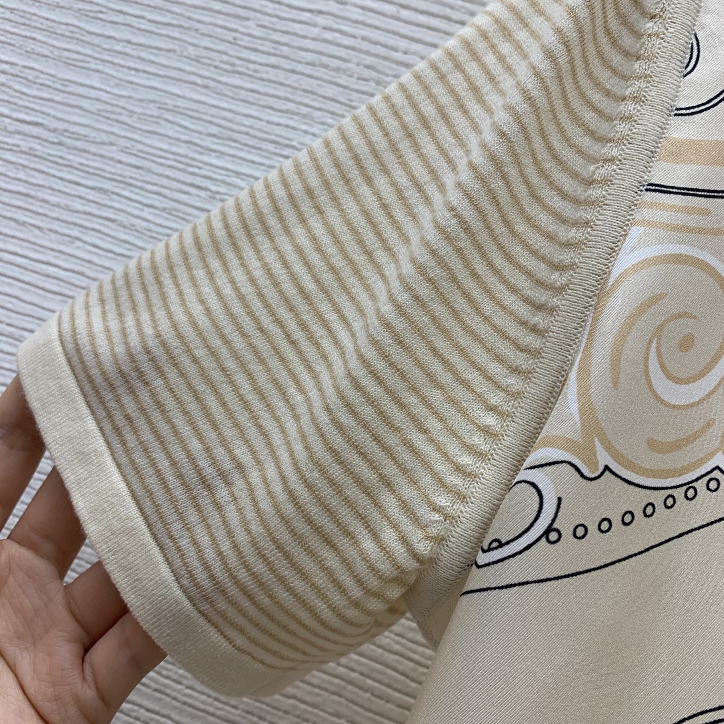款号G HERMÈ*S新款高端定制 前片19姆米100%真丝斜纹绸拼接后片羊毛混纺细条纹针织面料、几何图