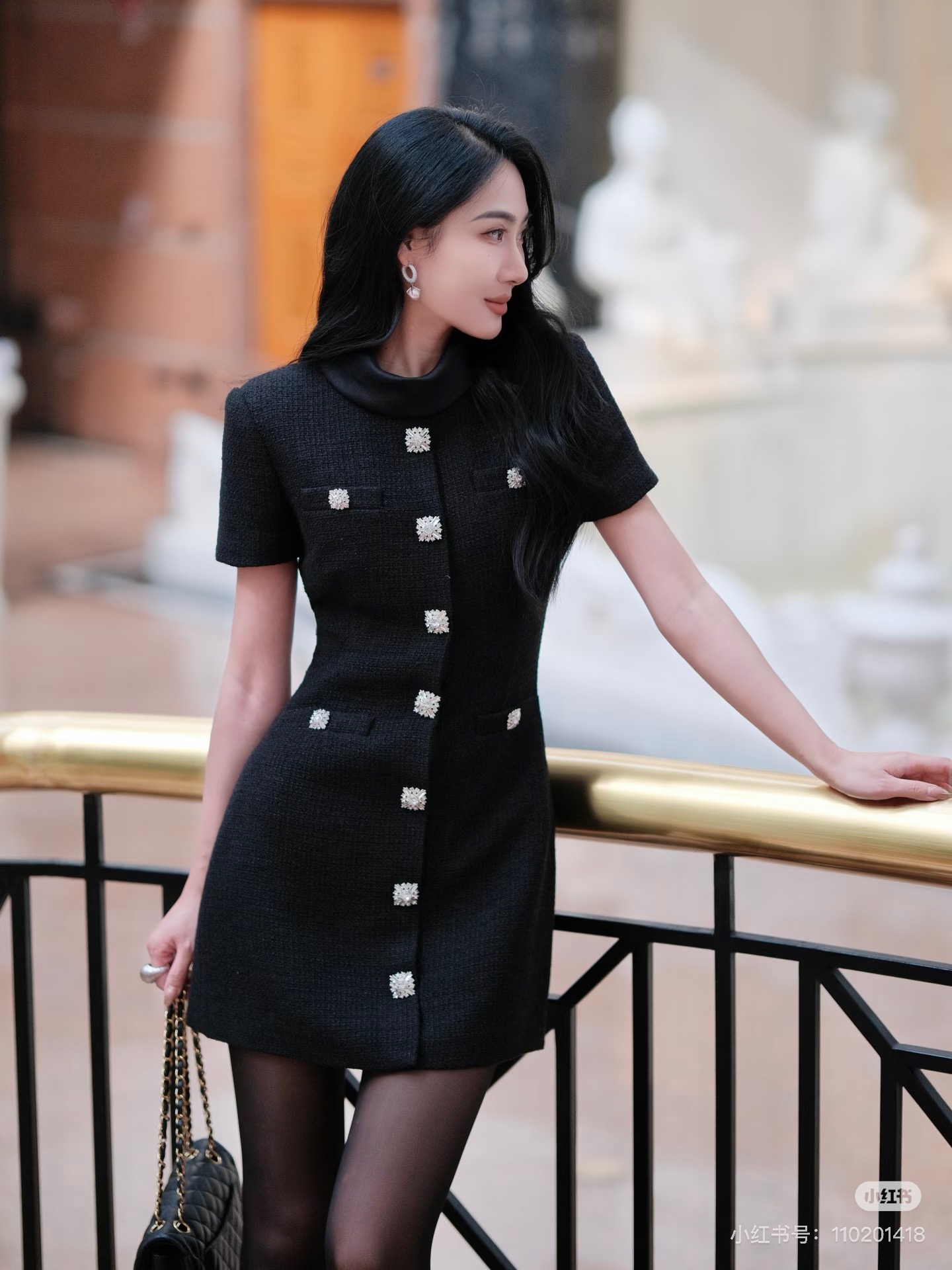 NO:737499,Style number G21387 Self-portrai* New SP home high-end customization quality!  Luxurious diamond-encrusted flower buckle decoration, slim-fitting short-sleeved dress with elegant ladylike style!  Black, (size M shoulder width 38cm with shoulder pads, bust 86cm, waist 72cm, sleeve length 18cm, skirt length 82cm) hair, skirts, T-shirt,19860909款号G21387 Self-portrai*新款SP家高端定制质量！奢华镶钻花扣装饰气质名媛小香风修身显瘦短袖连衣裙！黑色,（M码肩宽38有垫肩,胸围86,腰围72,袖长18,裙长82）发,,skirts,T-shirt,,Women's clothing