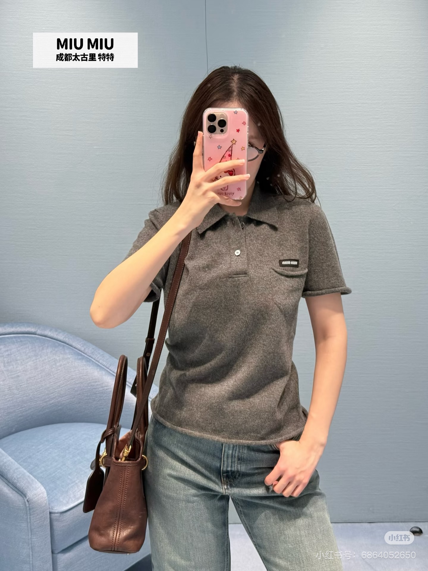 NO:722915,The highest version of the girl on the market inspects the goods, trims the three marks on the threads, and delivers the goods. You can send pictures and take videos. If you want quality and service, add me on WeChat. We will not accept urgent orders. Model No. G26022873 MiuMi  High-end customized pocket letter logo small logo, rolled edge design button placket lapel slim short-sleeved sweater top!  dark gray,36.38.40,,miumiu-clothing,miumiu,T-shirt,19860909市面最高版本小妹验货、修剪线头上三标、发货可发图及拍视频,要品质要服务的加我微信,不接急单.款号G26022873 MiuMi*缪家新市面最高版本小妹验货、修剪线头上三标、发货可发图及拍视频,要品质要服务的加我微信,不接急单.款 高端定制口袋字母logo小标志、卷边设计系扣门襟翻领修身短袖针织衫上衣！深灰色,36.38.40,,缪缪-服装,miumiu,T-shirt,,Women's clothing