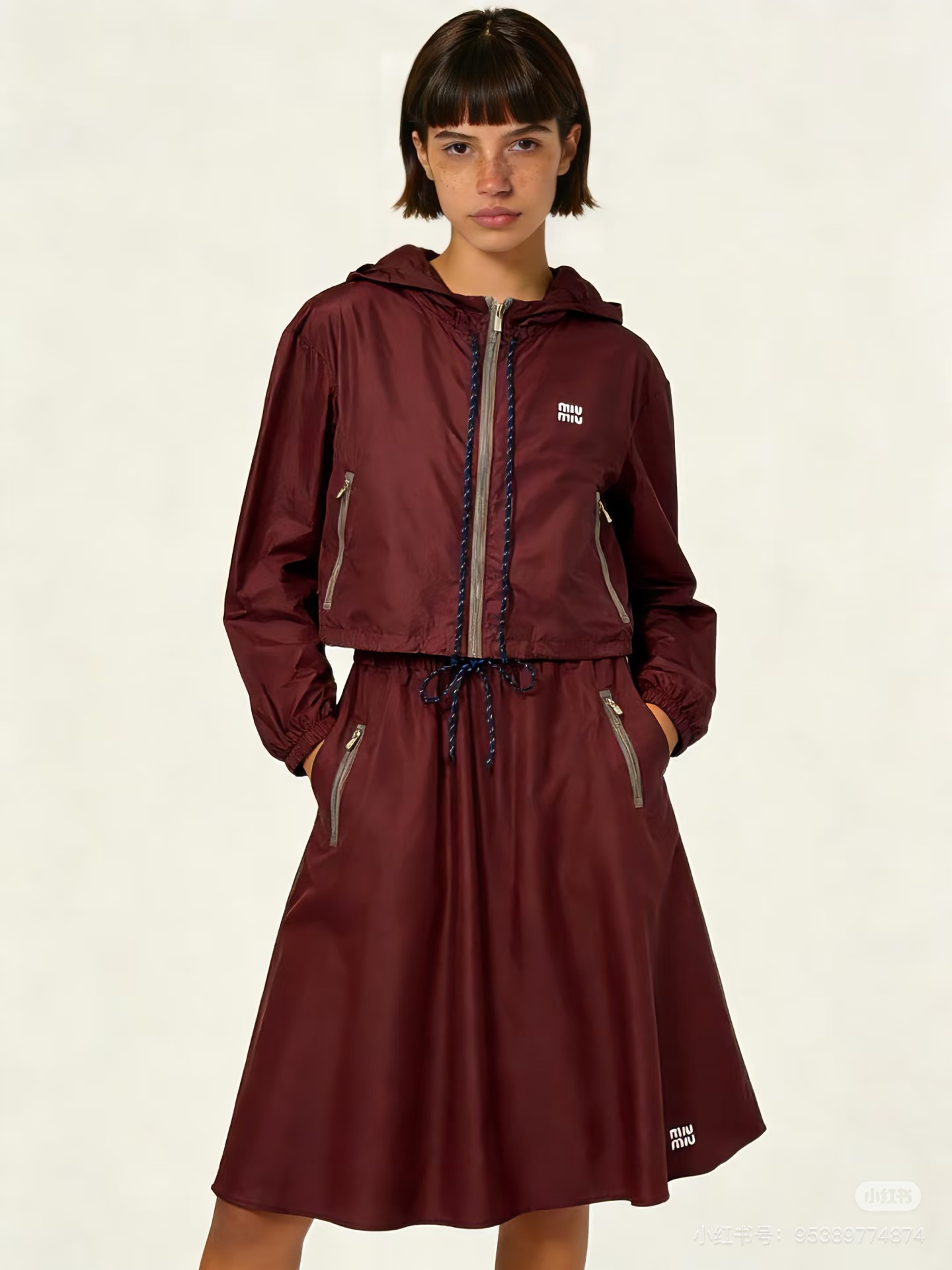 NO:722954,The highest version of the girl on the market inspects the goods, trims the three marks on the threads, and delivers the goods. You can send pictures and take videos. If you want quality and service, add me on WeChat. We will not accept urgent orders. Model No. D26022843 MiuMi  Three-dimensional silicone letter logo drawstring, elastic waist, mid-length, the highest version on the market. The girl will inspect the goods, trim the three marks on the threads, and send pictures and videos before delivery. If you want quality and service, please add me on WeChat, and we will not accept urgent orders. A large swing skirt!  Burgundy, (M size waist 70 elastic, skirt length 72) skirt, Miu Miu-clothing, miumiu, skirts,19860909市面最高版本小妹验货、修剪线头上三标、发货可发图及拍视频,要品质要服务的加我微信,不接急单.款号D26022843 MiuMi*缪家新市面最高版本小妹验货、修剪线头上三标、发货可发图及拍视频,要品质要服务的加我微信,不接急单.款 立体硅胶字母logo抽绳松紧腰中长市面最高版本小妹验货、修剪线头上三标、发货可发图及拍视频,要品质要服务的加我微信,不接急单.款大摆半身裙！酒红,（M码腰围70松紧,裙长72）半裙,缪缪-服装,miumiu,skirts,,Women's clothing