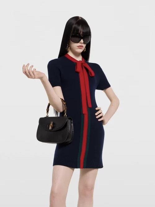 NO:751474,Model No. G26022943 GUCC* new model, high-end customized wool yarn fabric, red and green contrasting stripes and bow tie, loose and slimming short-sleeved knitted dress!  Navy blue, (M size bust 82, sleeve length 22, skirt length 84) batch,,gucci,skirts,T-shirt,19860909款号G26022943 GUCC*新款 高端定制羊毛纱线面料、红绿撞色条纹拼接蝴蝶结系带领宽松显瘦短袖针织连衣裙！藏蓝色,（M码胸围82,袖长22,裙长84）批,,gucci,skirts,T-shirt,,Women's clothing