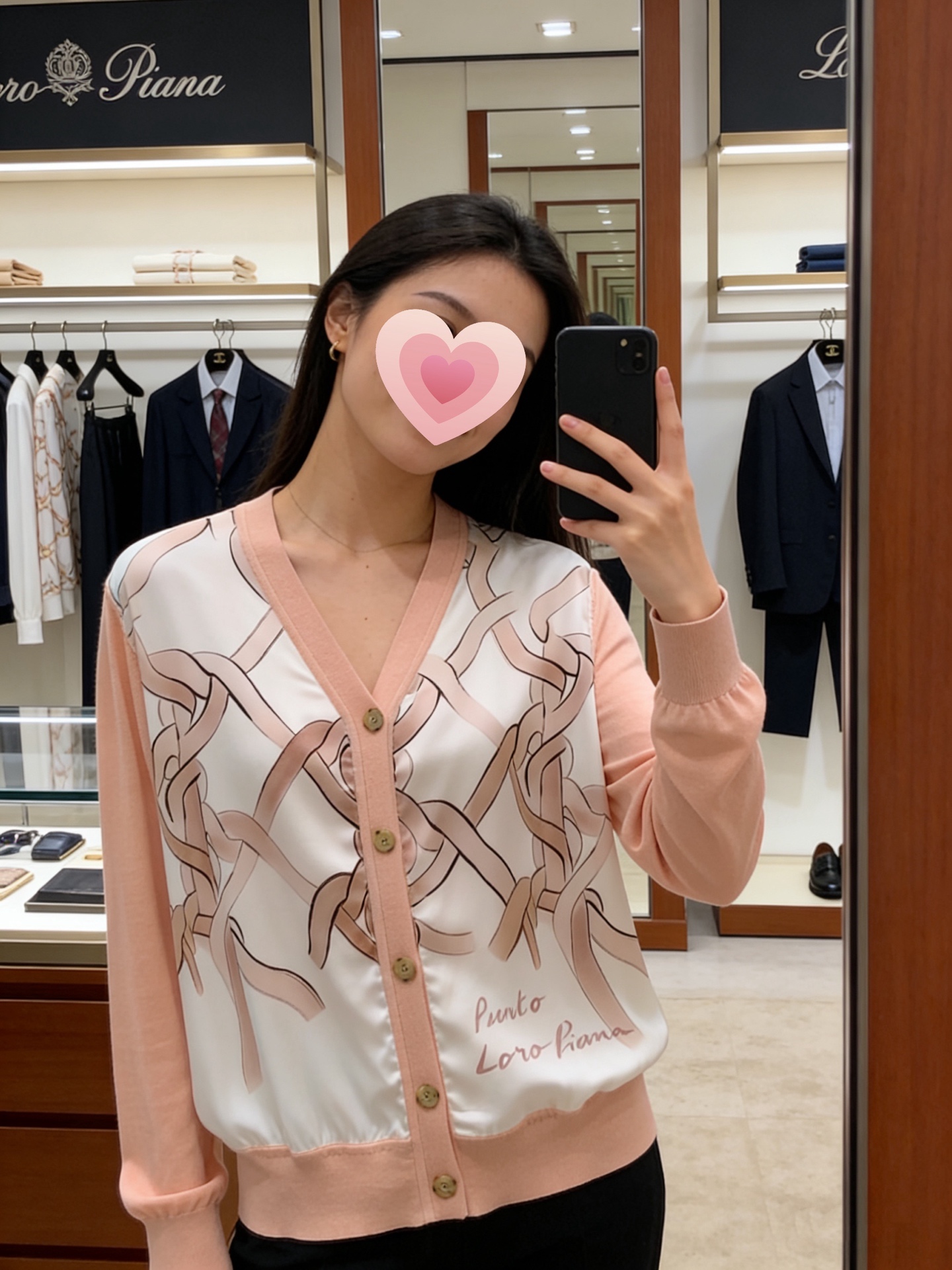 NO:722910,The highest version on the market, the girl will inspect the goods, trim the three marks on the threads, and ship the goods. You can send pictures and take videos. If you want quality or service, please add me on WeChat. We will not accept urgent orders. Model No. G26022954 Loro  Pian*a, Italy's top luxury brand, can be called the 'Rolls-Royce of cashmere'. In the early spring of 2026, the highest version of the new market will be inspected, trimmed with three marks on the thread, and shipped. You can send pictures and videos. If you want quality or service, please add me on WeChat. We do not accept urgent orders. LP high-end boutique customized front piece 19mm silk twill splicing back piece wool Tencel knitted fabric, ribbon weaving grid pattern printed button placket V-neck long-sleeved knitted cardigan top!  Orange pink, khaki, (L size shoulder width 40, bust 100, sleeve length 61, dress length 60), women's clothing, loro piana, loro piana, real silk,19860909市面最高版本小妹验货、修剪线头上三标、发货可发图及拍视频,要品质要服务的加我微信,不接急单.款号G26022954 Loro Pian*a诺悠翩雅意大利顶级奢侈品牌堪称“羊绒界的劳斯莱斯”.2026年早春新市面最高版本小妹验货、修剪线头上三标、发货可发图及拍视频,要品质要服务的加我微信,不接急单.款LP高端精品定制前片19姆米真丝斜纹绸拼接后片羊毛天丝针织面料、飘带编织网格图案印花系扣门襟V领长袖针织开衫上衣！桔粉色、卡其色、（L码肩宽40,胸围100,袖长61,衣长60）,女装,loro piana,loro piana,real silk,,Women's clothing