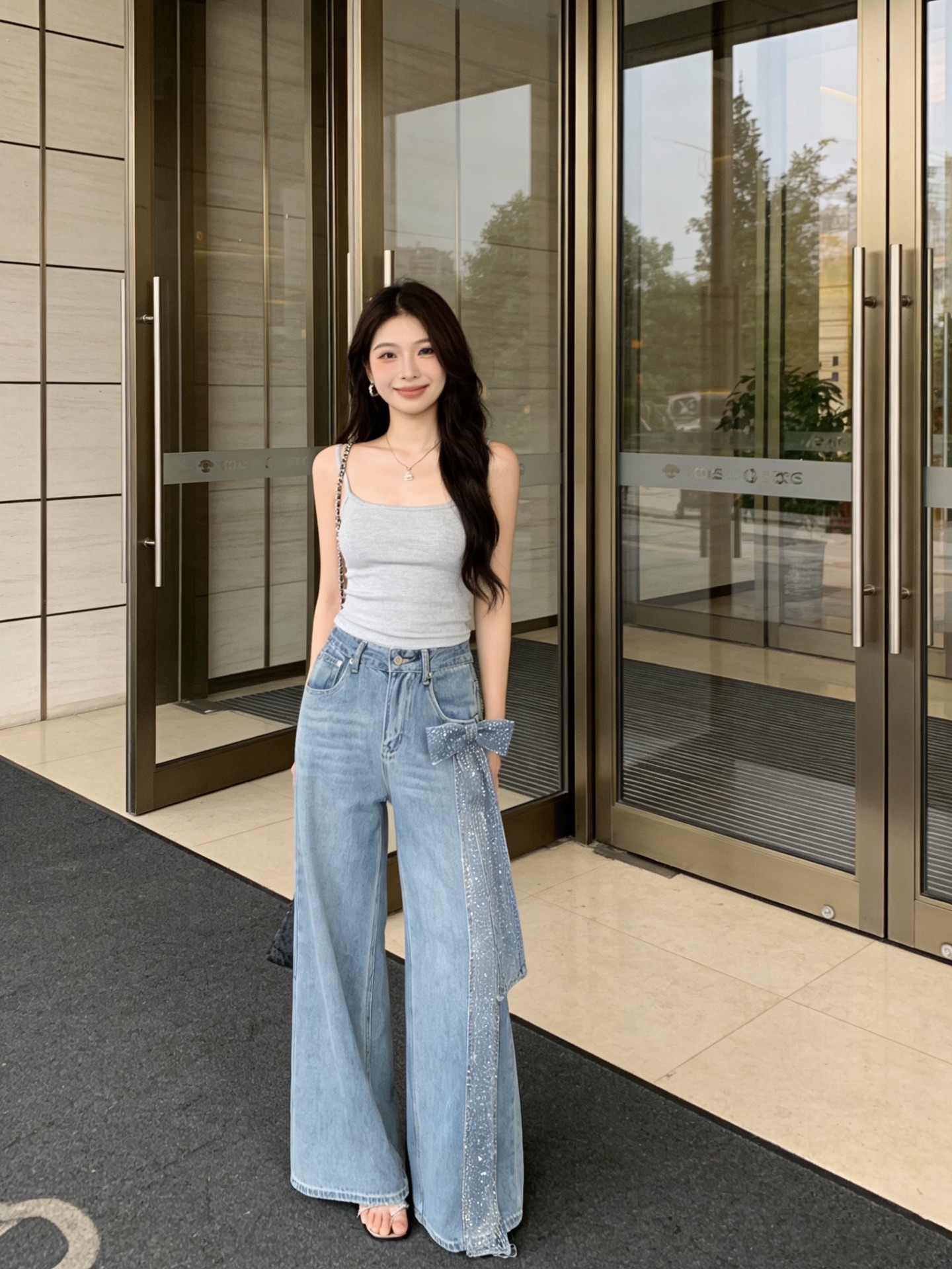 NO:739684,Style No. G30142 ANN ANDELMA's latest high-end customized washed denim fabric, heavy-duty blingbling, high-temperature hot diamond bow decoration, loose and fashionable wide-leg jeans!  Light blue, (M size waist 66, hip 96, pants length 101) this style has no tag collar, jeans,19860909款号G30142 ANN ANDELMA*新款高端定制洗水牛仔面料、重工blingbling闪高温烫钻蝴蝶结装饰宽松时尚气质阔腿牛仔裤！浅蓝色,（M码腰围66,臀围96,裤长101）发此款无吊牌领标,,jeans,,Women's clothing