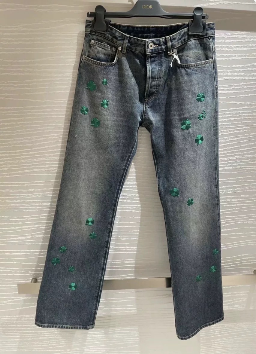 款号G Dio*新款 高端定制洗水牛仔棉面料、立体刺绣四叶草🍀装饰时尚百搭直筒牛仔裤长裤！𝑺 𝑴 𝑳（M