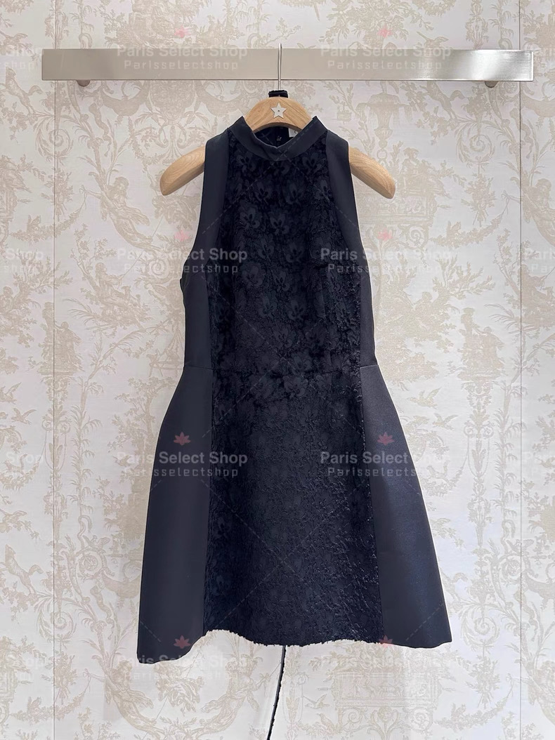 NO:743110,The girl of the highest version on the market inspects the goods, trims the three marks on the threads, pictures of the goods and takes videos. If you want quality and service, add me on WeChat. We will not accept urgent orders. Model No. G26030576 Dio*D’s new version of the highest version on the market in early spring 2026. The girl inspects the goods, trims the three marks on the threads, pictures of the goods and takes videos. If you want quality and service, add me on WeChat. We do not accept urgent orders.  High-end customized suede three-dimensional jacquard splicing slimming stand-up collar sleeveless vest dress banquet dress skirt little black dress!  Black, beige, 36-38-40-42 (38 size bust 88, waist 72, skirt length 85), Dior-clothing, dior, dior, dior, skirts,19860909市面最高版本小妹验货、修剪线头上三标、货可图及拍视频,要品质要服务的加我微信,不接急单.款号G26030576 Dio*D家2026年早春新市面最高版本小妹验货、修剪线头上三标、货可图及拍视频,要品质要服务的加我微信,不接急单.款 高级感定制绒面立体提花拼接修身显瘦立领无袖背心连衣裙宴会礼服裙子小黑裙！黑色、米色、36-38-40-42（38码胸围88,腰围72,裙长85）,迪奥-服装,dior,dior,dior,skirts,,Women's clothing