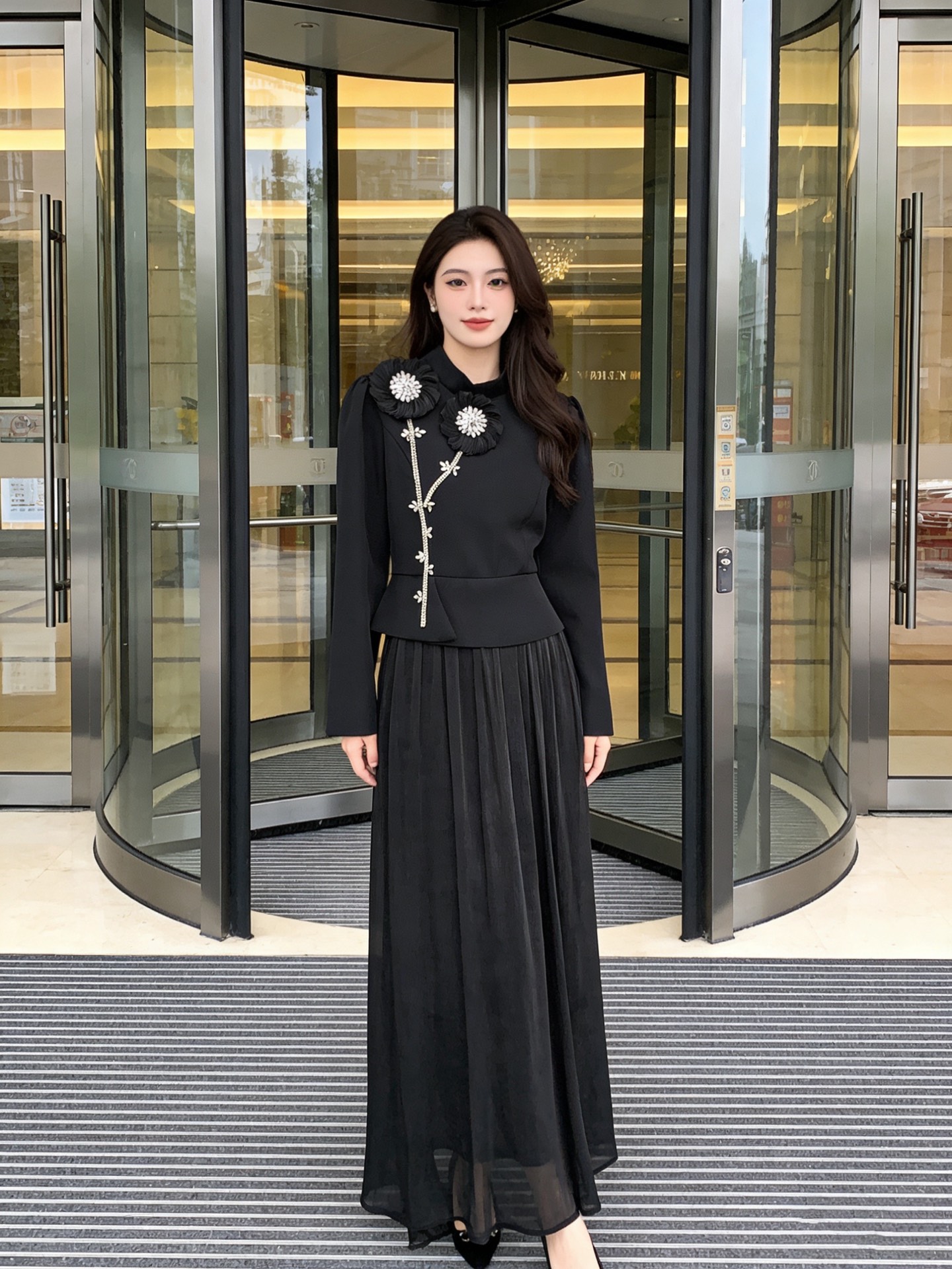 NO:740575,Style No. G26030543 Self-Portrai* New SP Home high-end customized heavy-duty diamond-embellished three-dimensional flower back strap waist design, fake two-piece spliced ​​elegant long-sleeved dress with stand-up collar!  Black, pink, (L size shoulder width 36, bust 90, waist 80, sleeve length 59, skirt length 135) hair, skirts,19860909款号G26030543 Self-Portrai*新款SP家高端定制重工镶钻装饰立体花朵后背绑带收腰设计、假两件拼接飘逸大摆长袖立领连衣裙！黑色、粉色、 （L码肩宽36,胸围90,腰围80,袖长59,裙长135）发,,skirts,,Women's clothing