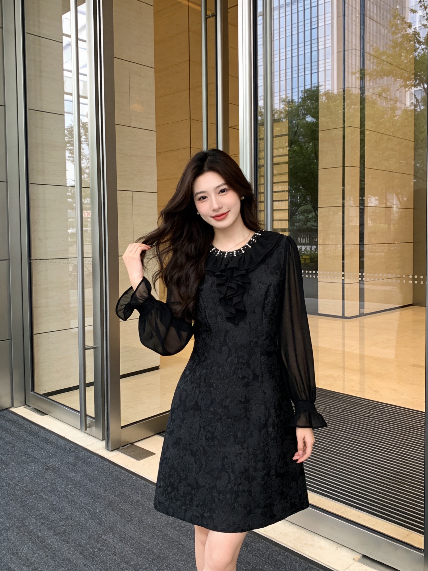 NO:743097,The highest version of the girl on the market inspects the goods, trims the three marks on the threads, pictures of the goods and takes videos. If you want quality and service, please add me on WeChat. We do not accept urgent orders. Model number G26030642 VALENTIN*O Warren's new version. The girl on the market inspects the goods, trims the three marks on the threads, pictures of the goods and takes videos. If you want quality and service, add me on WeChat. We do not accept urgent orders.  High-end customized heavy-duty sequin embroidered bead decoration, ruffle stitching slim fit long-sleeved dress!  Apricot, black, (S size shoulder width 35, bust 88, waist 72, sleeve length 61, skirt length 90), Valentino-clothing, valentino, valentino, skirts,19860909市面最高版本小妹验货、修剪线头上三标、货可图及拍视频,要品质要服务的加我微信,不接急单.款号G26030642 VALENTIN*O华伦家新市面最高版本小妹验货、修剪线头上三标、货可图及拍视频,要品质要服务的加我微信,不接急单.款 高端定制重工亮片绣珠装饰、荷叶边拼接修身显瘦长袖连衣裙！杏色、黑色、 （S码肩宽35,胸围88,腰围72,袖长61,裙长90）,华伦天奴-服装,valentino,valentino,skirts,,Women's clothing