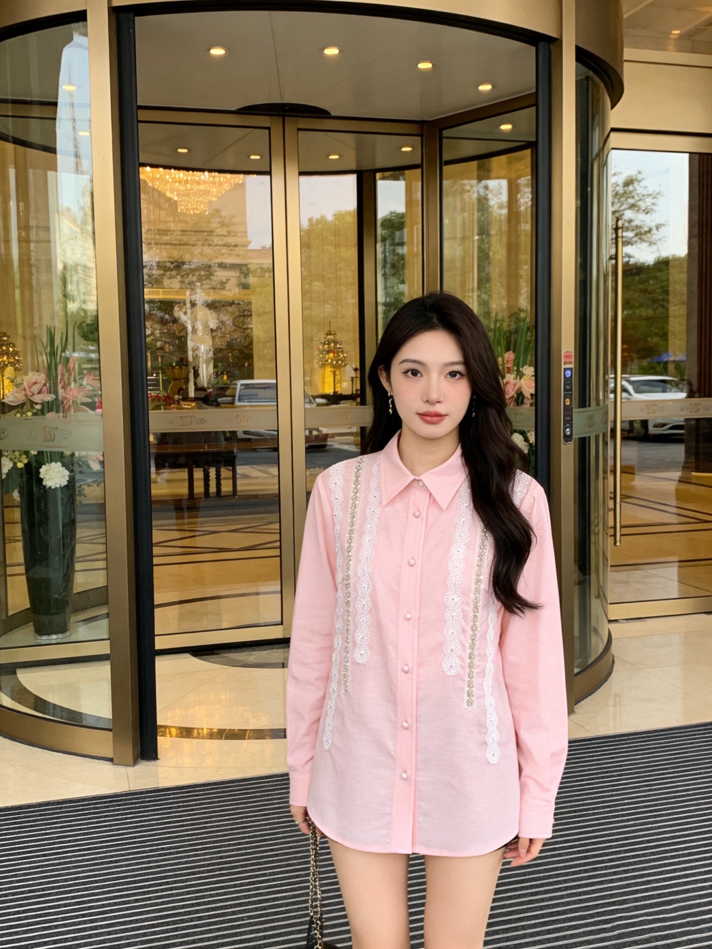 NO:743071,The highest version on the market, the girl inspects the goods, trims the three marks on the threads, pictures of the goods and takes videos. If you want quality and service, please add me on WeChat. We will not accept urgent orders. Model No. G30755 MiuMi* Miu Mi, the highest version on the market in early spring. The girl inspects the goods, trims the three marks on the threads, pictures of the goods and takes videos. If you want quality and service, please add me on WeChat. We will not accept urgent orders. High-end customized linen fabric is breathable and comfortable!  Loose and versatile lapel long-sleeved shirt with heavy embroidered small round flowers and diamond beading decoration!  Pink, white, (S size shoulder width 38, bust 94, sleeve length 60, dress length 68), Miu Miu-clothing, miumiu,19860909市面最高版本小妹验货、修剪线头上三标、货可图及拍视频,要品质要服务的加我微信,不接急单.款号G30755 MiuMi*缪家早春新市面最高版本小妹验货、修剪线头上三标、货可图及拍视频,要品质要服务的加我微信,不接急单.款 高端定制亚麻面料透气舒适！刺绣小圆花重工镶钻钉珠装饰宽松百搭翻领长袖衬衣！粉色、白色、 （S码肩宽38,胸围94,袖长60,衣长68）,缪缪-服装,miumiu,,Women's clothing