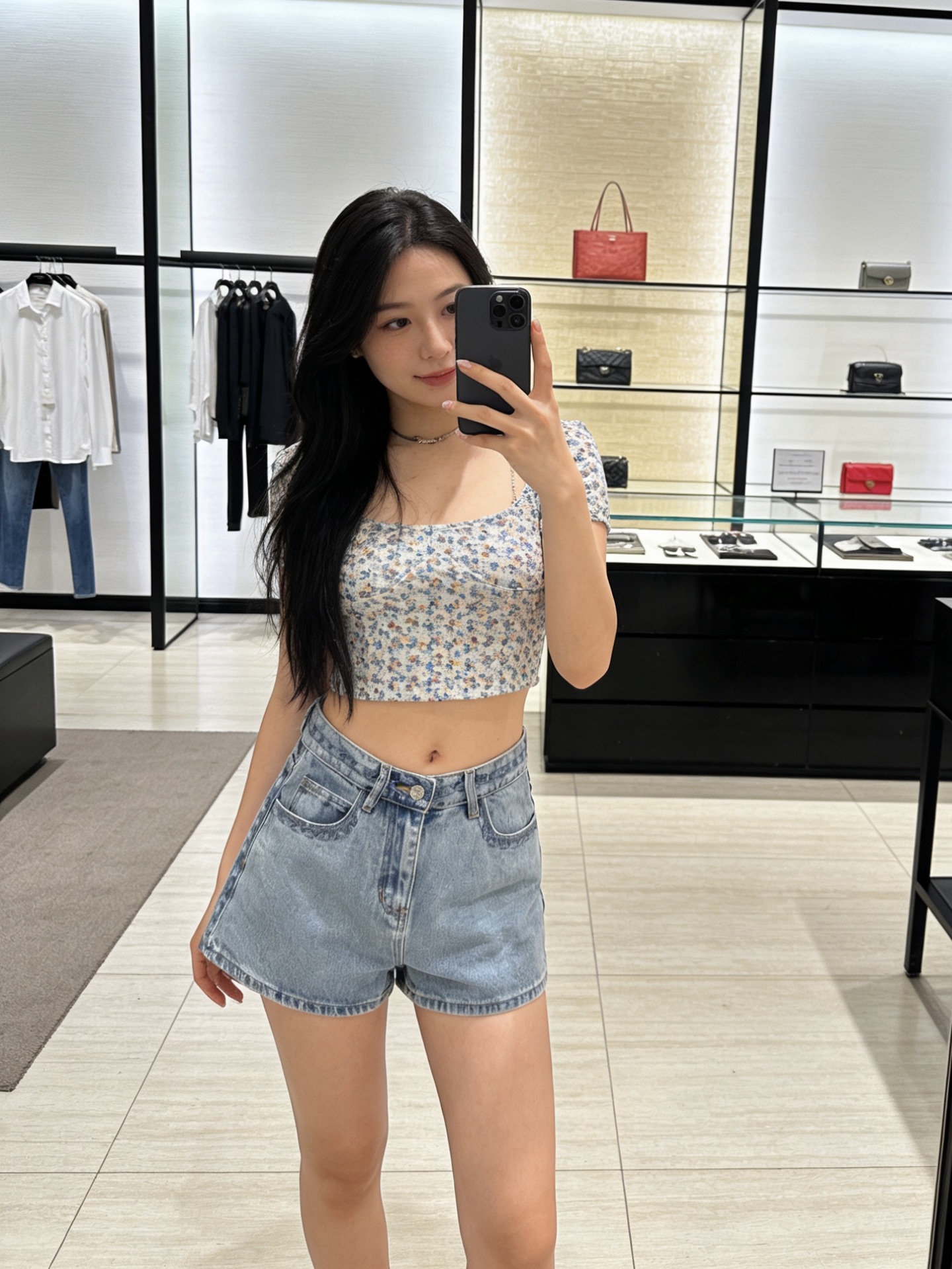 NO:743062,The girl with the highest version on the market inspects the goods, trims the three marks on the threads, pictures of the goods and takes videos. If you want quality and service, please add me on WeChat. We will not accept urgent orders. Style number G26030750 CHANE*L. The girl of the new highest version on the market will inspect the goods, trim the three marks on the threads, show pictures of the goods and take videos. If you want quality and service, please add me on WeChat and we will not accept urgent orders. High-end customized washed denim cotton fabric, double C embroidery piping decoration, simple and fashionable denim shorts!  Light blue, 36-38-40 (size 38 waist 72 non-elastic, hip 94, pants length 33), Chanel-clothing, chanel, chanel, shorts,19860909市面最高版本小妹验货、修剪线头上三标、货可图及拍视频,要品质要服务的加我微信,不接急单.款号G26030750 CHANE*L新市面最高版本小妹验货、修剪线头上三标、货可图及拍视频,要品质要服务的加我微信,不接急单.款高端定制洗水牛仔棉面料、双C刺绣滚边装饰气质简约时尚牛仔短裤！浅蓝色、36-38-40（38码腰围72无弹力,臀围94,裤长33）,香奈儿-服装,chanel,chanel,shorts,,Women's clothing