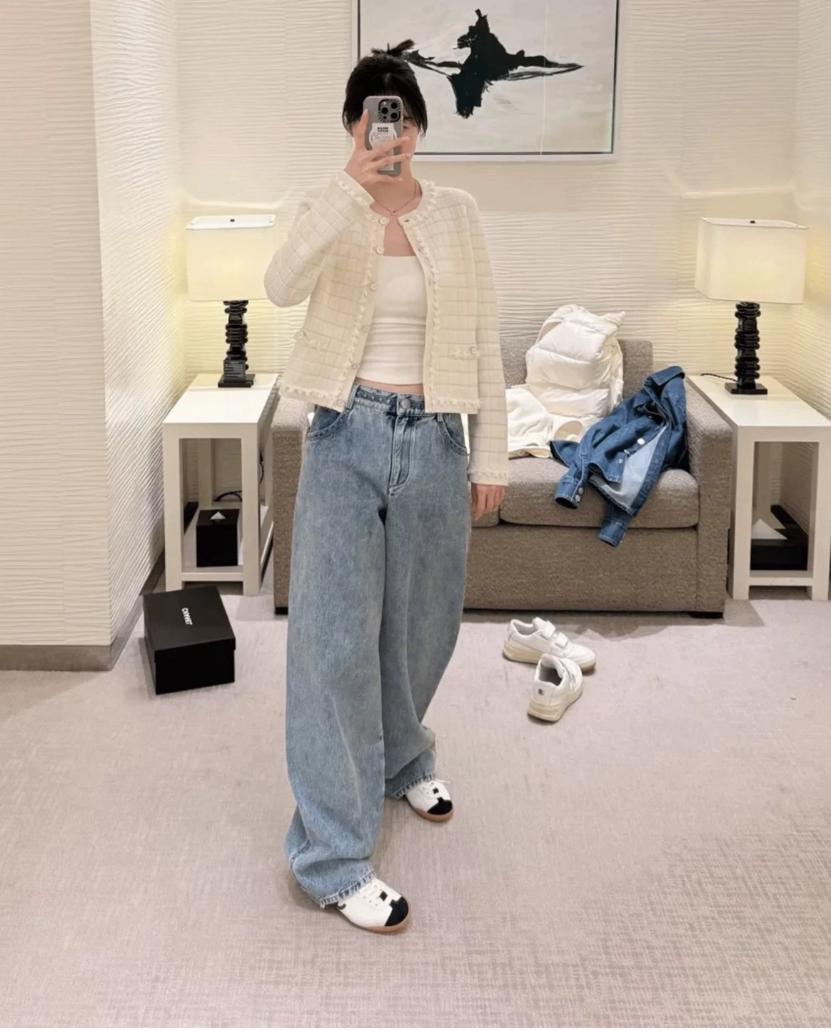 NO:743057,The girl of the highest version on the market will inspect the goods, trim the three marks on the threads, and take pictures of the goods and take videos. If you want quality and service, please add me on WeChat, and we will not accept urgent orders. Style number G26030748 CHANE*L. The girl of the new highest version on the market will inspect the goods, trim the three marks on the threads, show pictures of the goods, and take videos. If you want quality and service, add me on WeChat, and we will not accept urgent orders. High-end customized washed denim cotton fabric, double C embroidered loose piping decoration, simple and fashionable wide-leg jeans!  Light blue, 36-38-40 (size 38 waist 72, hip 94, pants length 107, fabric non-elastic) p, Chanel-clothing, chanel, chanel, jeans,19860909市面最高版本小妹验货、修剪线头上三标、货可图及拍视频,要品质要服务的加我微信,不接急单.款号G26030748 CHANE*L新市面最高版本小妹验货、修剪线头上三标、货可图及拍视频,要品质要服务的加我微信,不接急单.款高端定制洗水牛仔棉面料、双C刺绣滚边装饰气质简约时尚宽松阔腿牛仔裤！浅蓝色、36-38-40（38码腰围72,臀围94,裤长107面料无弹力）p,香奈儿-服装,chanel,chanel,jeans,,Women's clothing