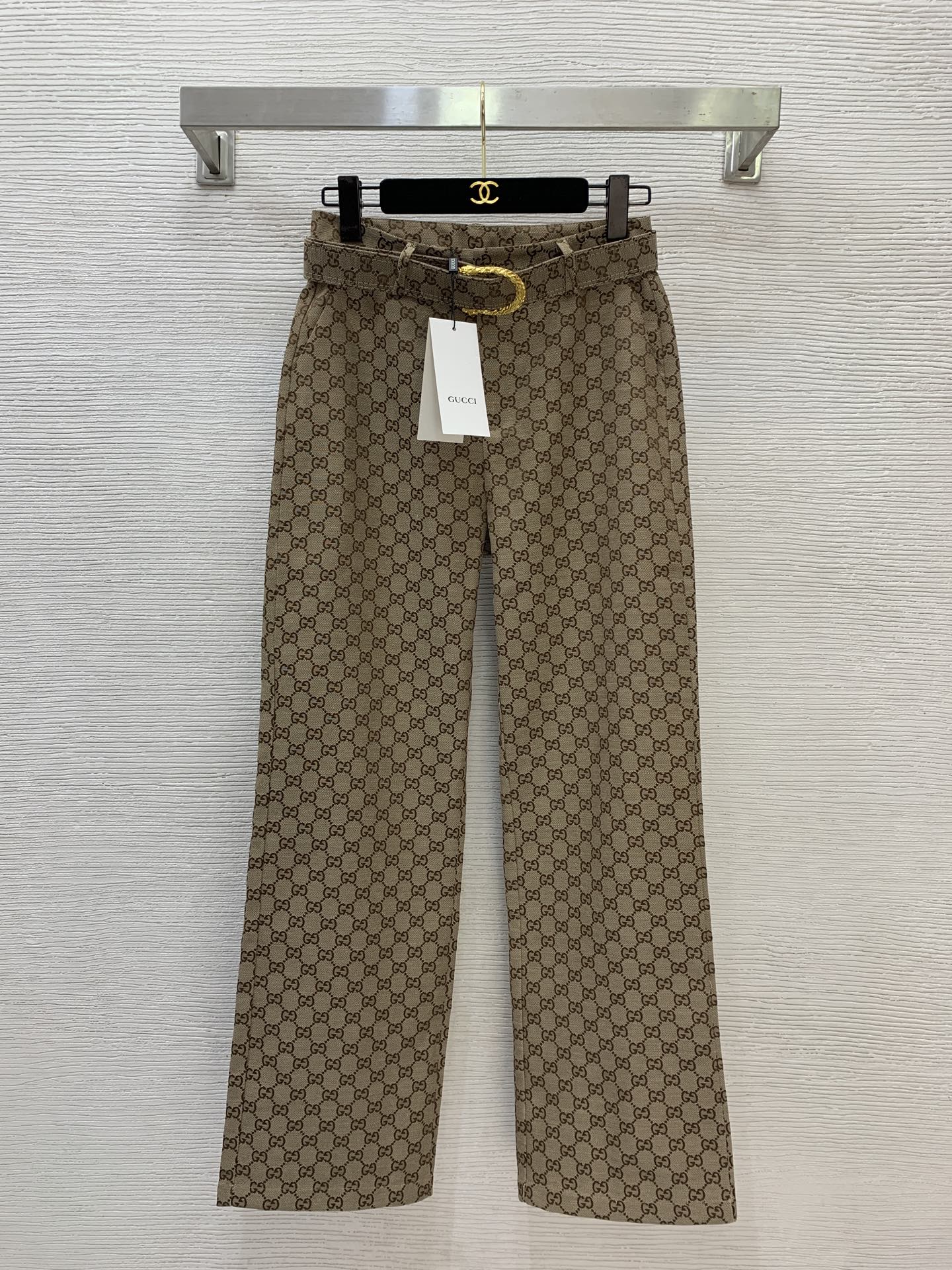 NO:751878,Model No. D26031028 GUCC* new custom-made all-over GG letter jacquard presbyopia fabric, zipper button placket and belt decoration slimming slim straight long trousers!  (M size waist 70, hip 96, pants length 102) Pants,,gucci,19860909款号D26031028 GUCC*新款定制通体GG字母提花老花面料、拉链系扣门襟搭配腰带装饰修身显瘦直筒长裤子！（M码腰围70,臀围96,裤长102）批裤子,,gucci,,Women's clothing