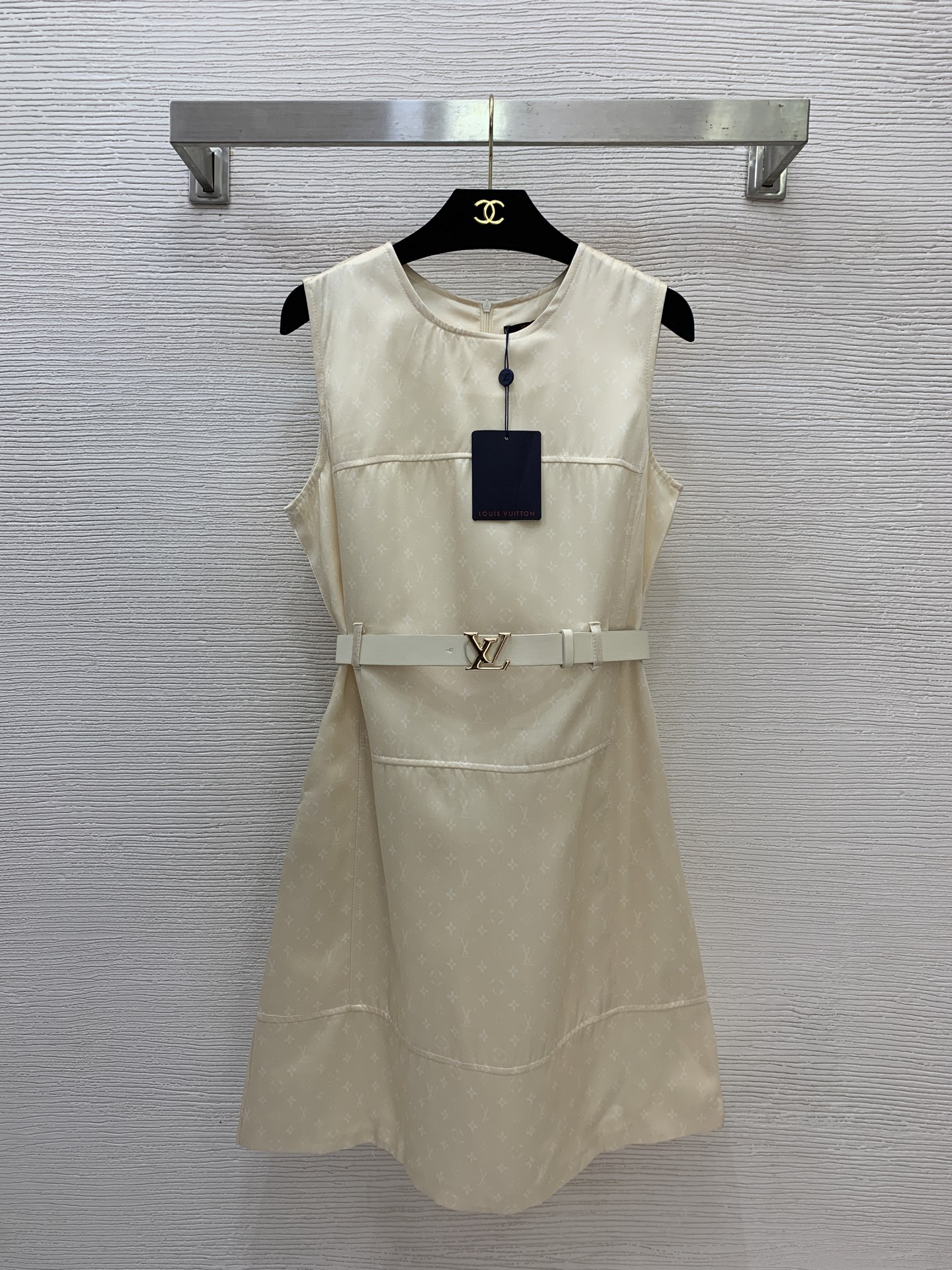 NO:774242,The highest version of the girl on the market will inspect the goods, trim the three marks on the threads, and ship the goods. You can send pictures and take videos. If you want quality and service, add me on WeChat. We will not accept urgent orders. Model number G26032178 LOUIS* Lujia LV New Highest version on the market. The girl will inspect the goods, trim the three marks on the threads, and ship the goods. You can send pictures and take videos. If you want quality and service, please add me on WeChat. We will not accept urgent orders.  Customized anti-acetate fabric letter logo old flower jacquard slim fit sleeveless vest dress!  Apricot color, (M size bust 92, skirt length 91,), Louis Vuitton-clothing,louis vuitton,louis vuitton,louis vuitton,louis vuitton,louis vuitton,skirts,19860909市面最高版本小妹验货、修剪线头上三标、发货可发图及拍视频,要品质要服务的加我微信,不接急单.款号G26032178 LOUIS*驴家LV新市面最高版本小妹验货、修剪线头上三标、发货可发图及拍视频,要品质要服务的加我微信,不接急单.款 定制防醋酸面料字母logo老花提花修身显瘦无袖背心连衣裙！杏色,（M码胸围92,裙长91,）,路易威登-服装,louis vuitton,louis vuitton,louis vuitton,louis vuitton,louis vuitton,skirts,,Women's clothing