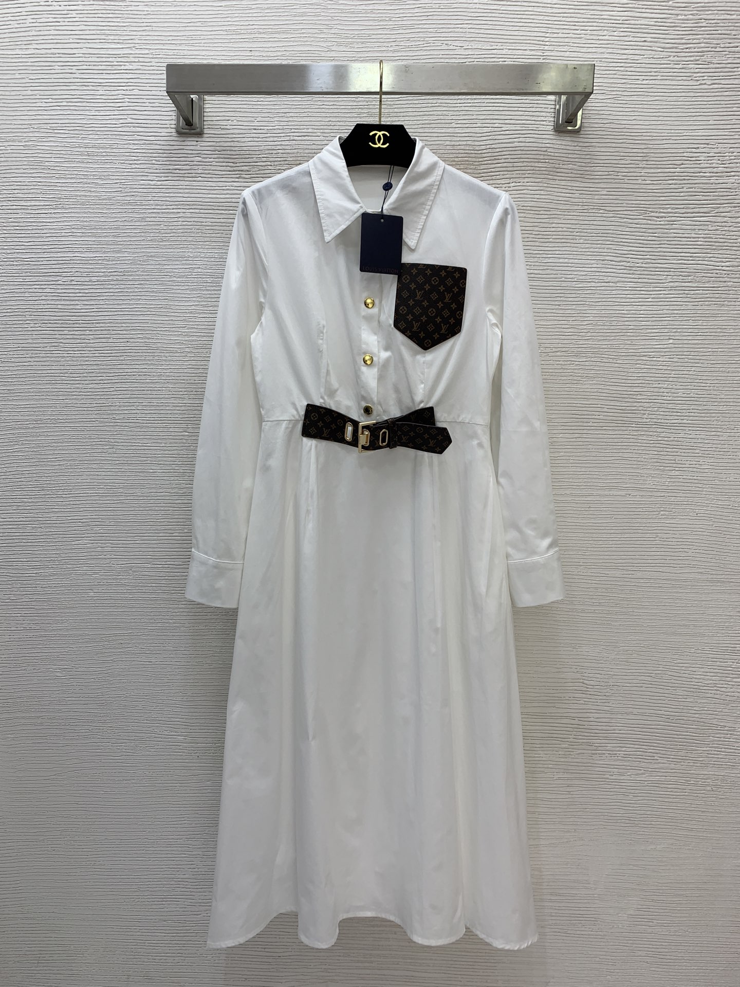 NO:751869,Model No. D26031175 LOUIS*LV’s new custom letter logo hardware buckle, presbyopic leather splicing pocket belt buckle decoration waist slimming long-sleeved shirt dress mid-length dress!  Brown, black, white, (M size shoulder width 37, bust 88, waist 72, sleeve length 58, skirt length 113),, louis vuitton, louis vuitton, louis vuitton, louis vuitton, skirts, shirts,19860909款号D26031175 LOUIS*驴家LV新款定制字母logo五金扣、老花皮革拼接口袋腰带卡扣装饰收腰显瘦长袖衬衫裙中长款连衣裙！咖色、黑色、白色、 （M码肩宽37,胸围88,腰围72,袖长58,裙长113）,,louis vuitton,louis vuitton,louis vuitton,louis vuitton,skirts,shirts,,Women's clothing