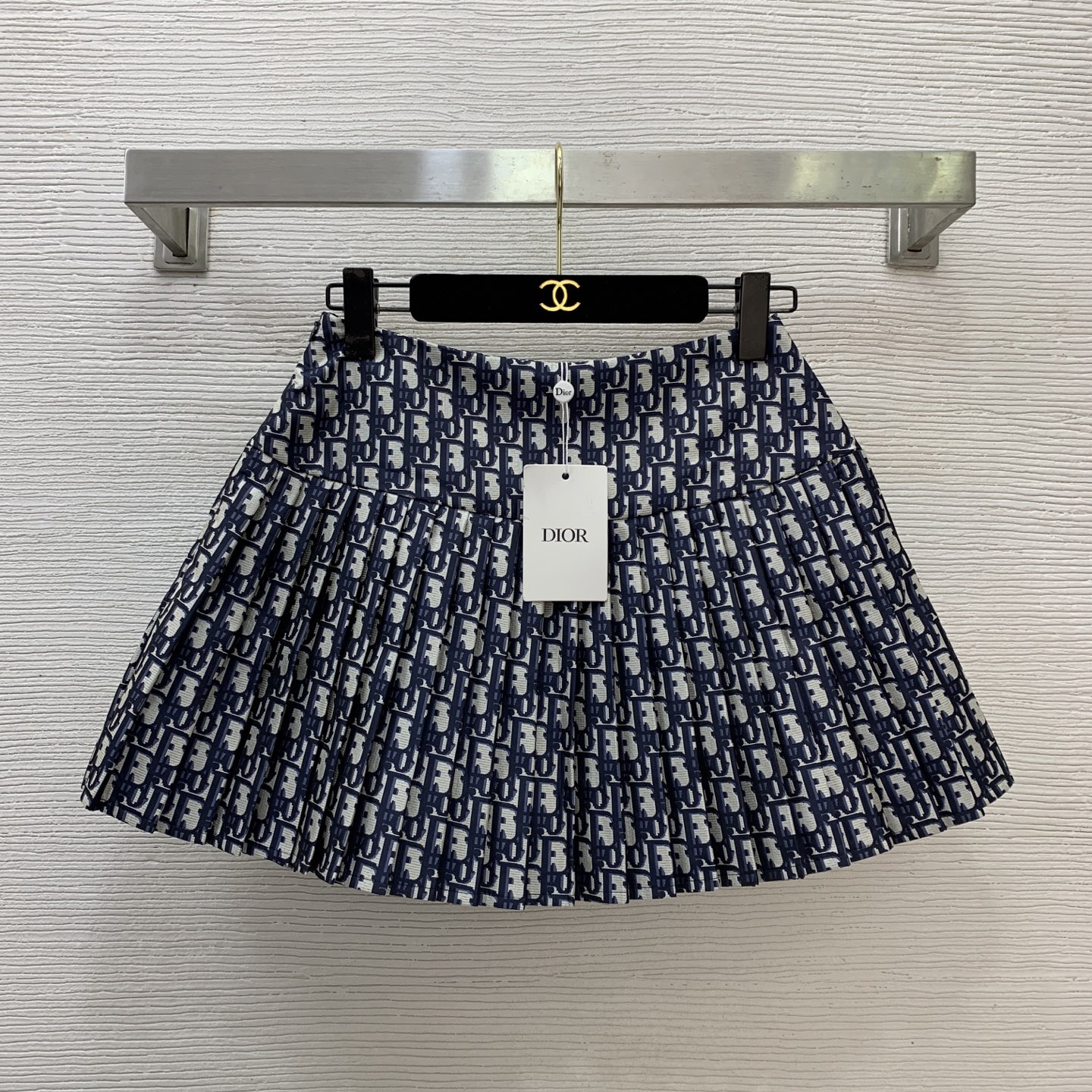 NO:751873,Style No. D26031245 Dio* new custom letter logo presbyopia jacquard fabric, fashionable and playful pleated stitching high waist slimming pleated short skirt!  (M size waist 66, skirt length 36) batch,,dior,skirts,19860909款号D26031245 Dio*新款定制字母logo老花提花面料、时尚俏皮压褶拼接高腰显瘦百褶短裙半身裙！（M码腰围66,裙长36）批,,dior,skirts,,Women's clothing