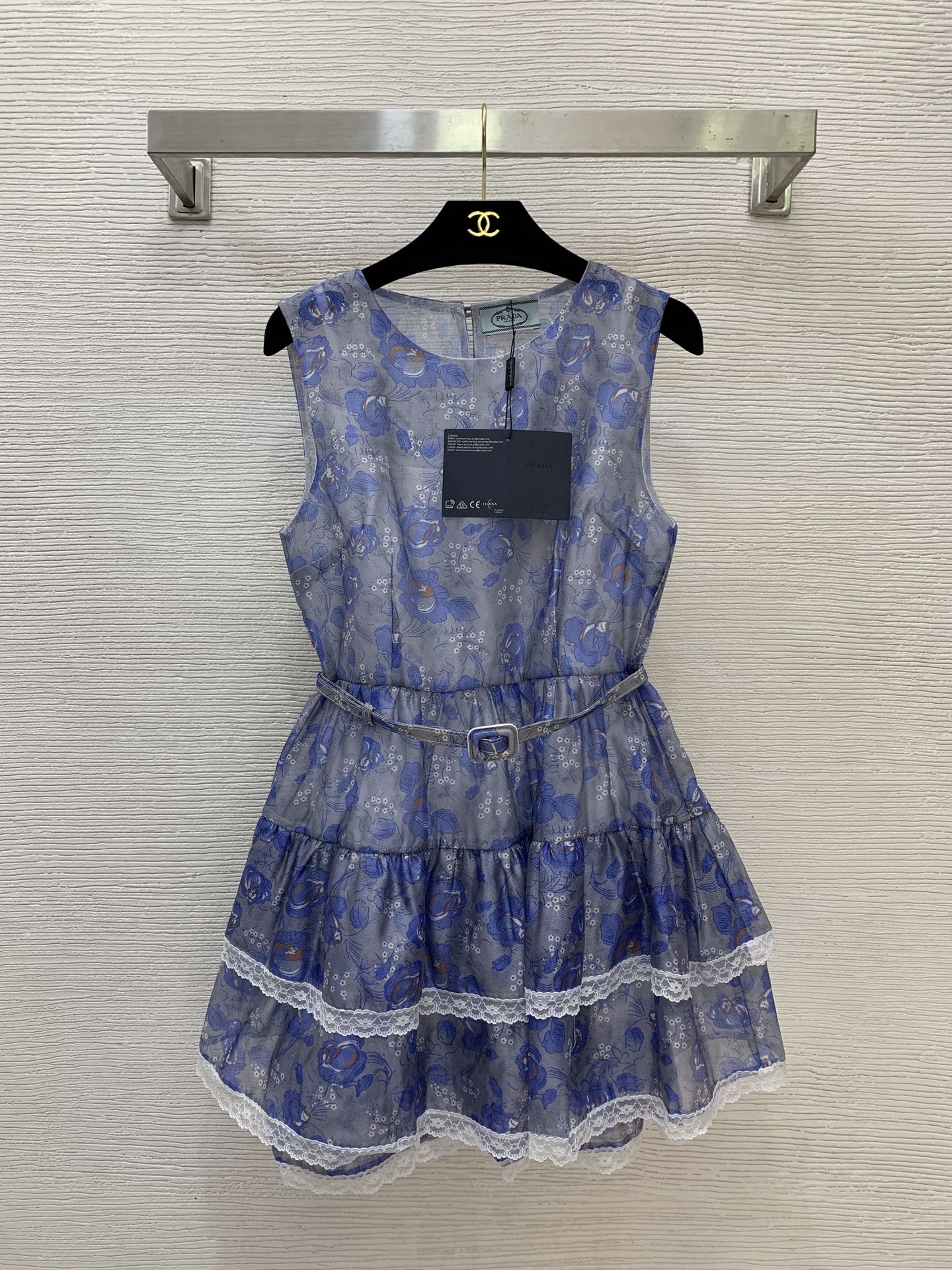 NO:751865,Model No. D26031284 Prad* new custom-made lace splicing purple flower print slim fit sleeveless vest dress, elegant age-reducing mini dress cake skirt!  (M size shoulder width 36, bust 86, waist 70, skirt length 86),, prada, skirts,19860909款号D26031284 Prad*新款定制蕾丝花边拼接紫色花朵印花修身显瘦无袖背心连衣裙、气质减龄小礼服蛋糕裙！（M码肩宽36,胸围86,腰围70,裙长86）,,prada,skirts,,Women's clothing