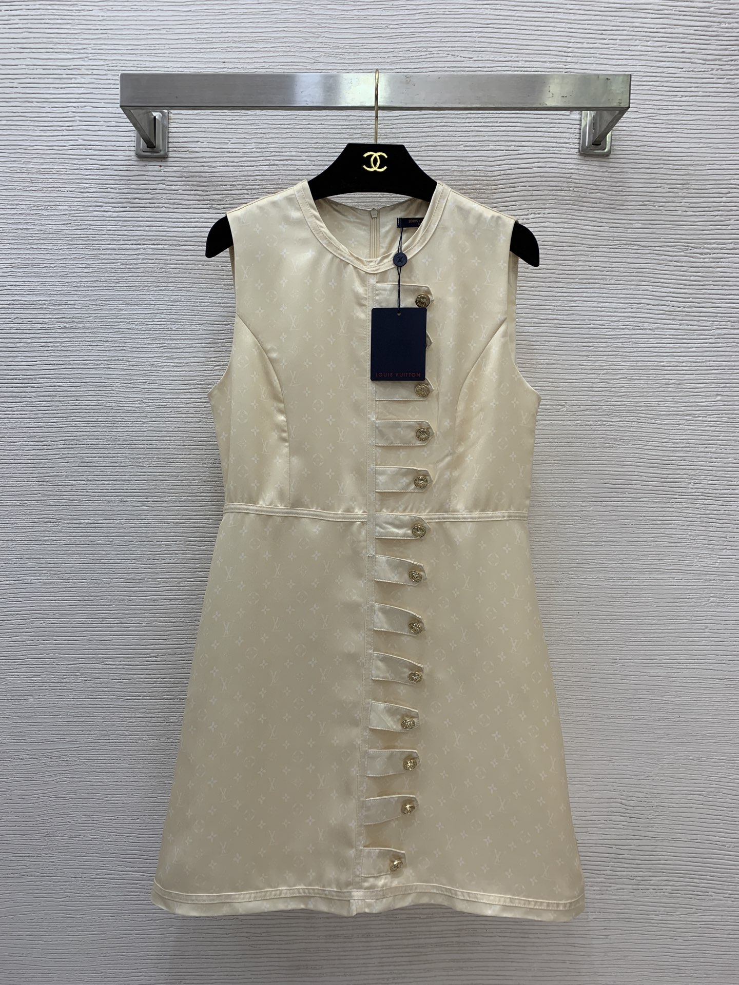 NO:752415,Model No. D26031287 LOUIS*LV’s new custom-made glossy satin presbyopia letter logo printed fabric, wheat ear gold buckle decoration, waist slimming, A-line skirt, sleeveless vest dress!  Champagne color, navy blue, (M size bust 88, waist 78, skirt length 85) batch,, louis vuitton, louis vuitton, louis vuitton, louis vuitton, skirts,19860909款号D26031287 LOUIS*驴家LV新款定制光感缎面老花字母logo印花面料、麦穗金扣装饰收腰显瘦A字裙摆无袖背心连衣裙！香槟色、藏青色、（M码胸围88,腰围78,裙长85）批,,louis vuitton,louis vuitton,louis vuitton,louis vuitton,skirts,,Women's clothing