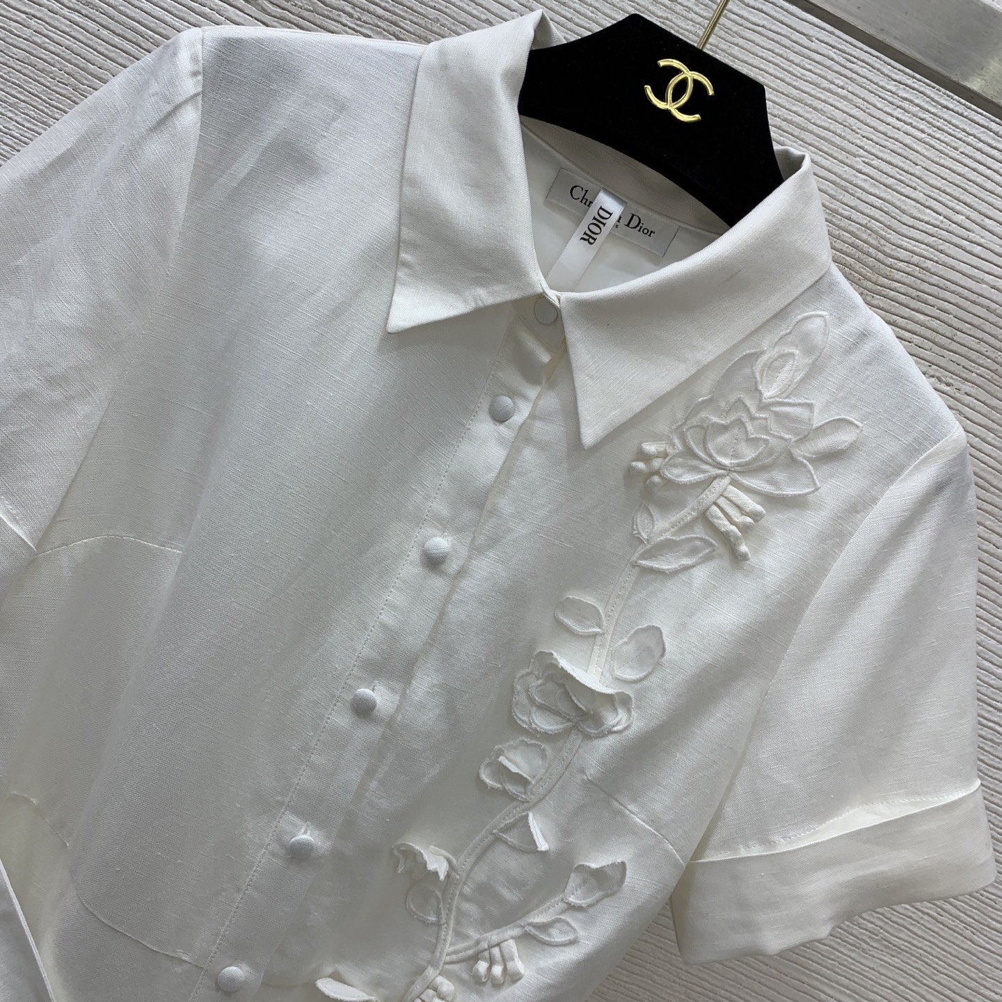款号G 𝐂𝐡𝐫𝐢𝐬𝐭𝐢𝐚𝐧 Dio*新款高端定制亚麻混纺优质面料、立体贴花刺绣装饰单排扣前襟收腰显瘦翻边