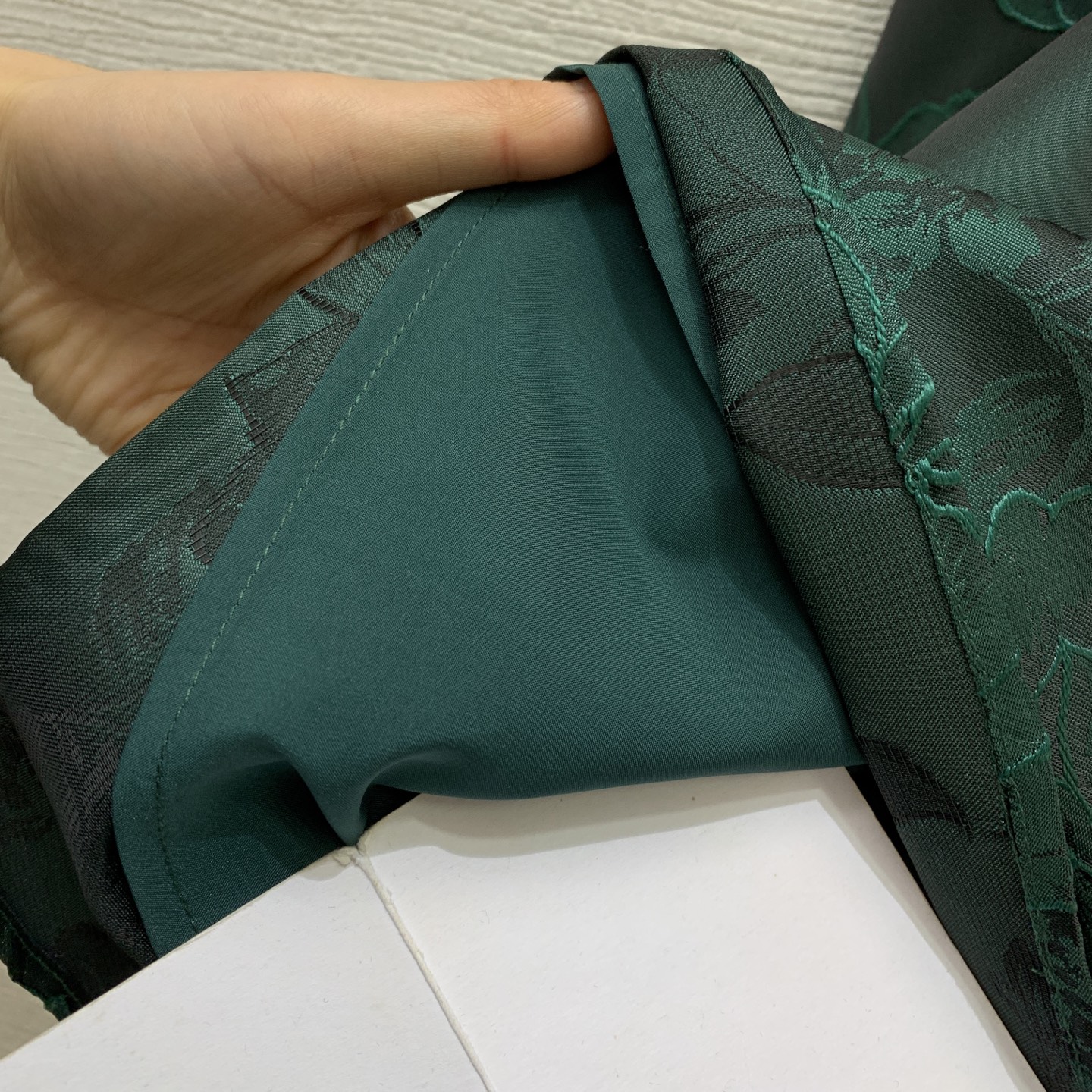 款号G 𝐂𝐡𝐫𝐢𝐬𝐭𝐢𝐚𝐧 Dio*新款 高端定制复古提花面料版型挺括有型！重工镶钻珠片领口装饰腰间蝴蝶