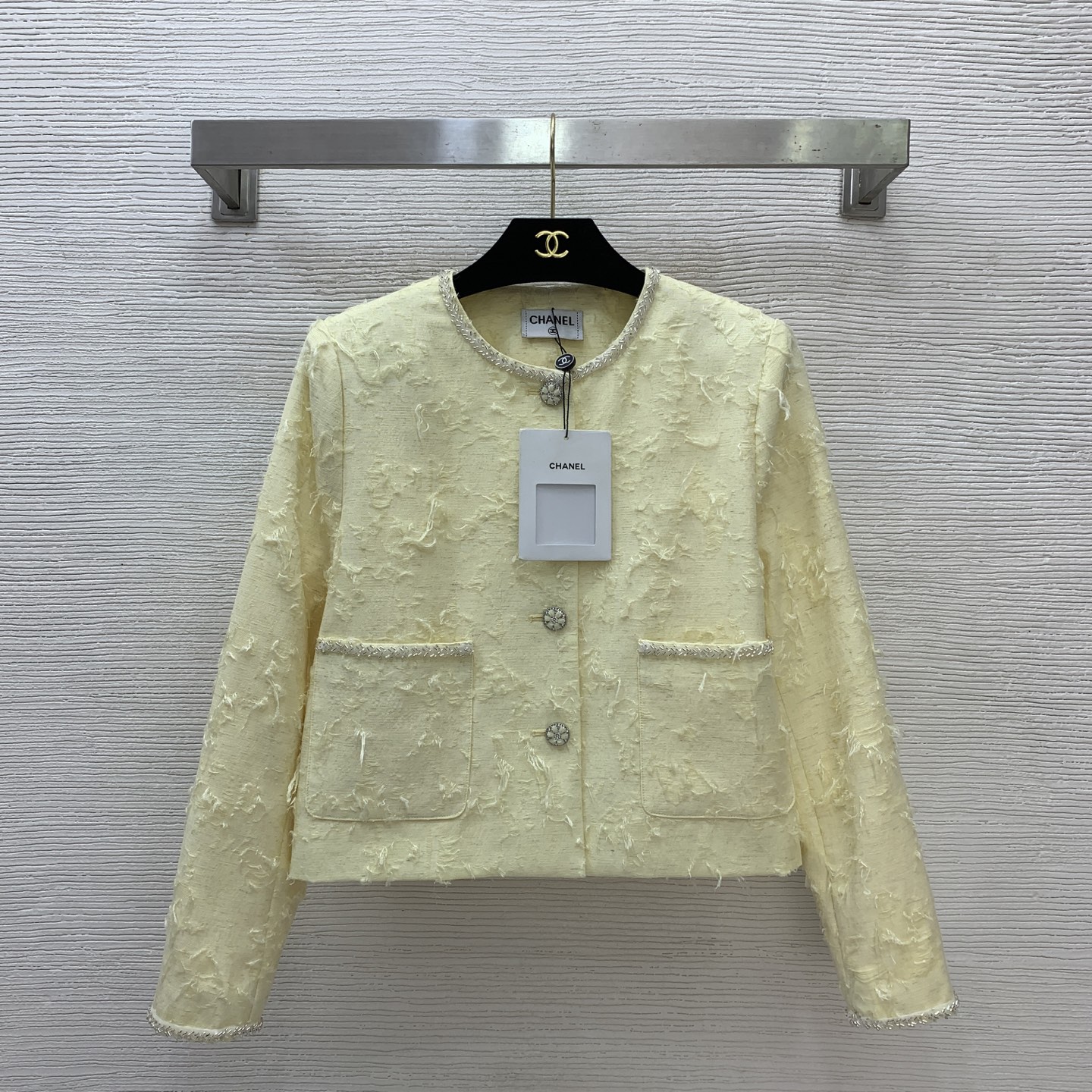 NO:751890,Style No. G26031064 CHANE*L 2026 early spring new style, high-end custom-made tassel slub beading decoration, elegant ladylike style round neck long-sleeved short jacket!  Pink, yellow, (S size shoulder width 37 with shoulder pads, bust 92, sleeve length 57, dress length 49),,chanel,jackets & coats,19860909款号G26031064 CHANE*L2026年早春新款 高端定制工艺流苏粗纺钉珠装饰、气质名媛小香风圆领长袖短款外套！粉色、黄色、 （S码肩宽37有垫肩,胸围92,袖长57,衣长49）,,chanel,jackets & coats,,Women's clothing