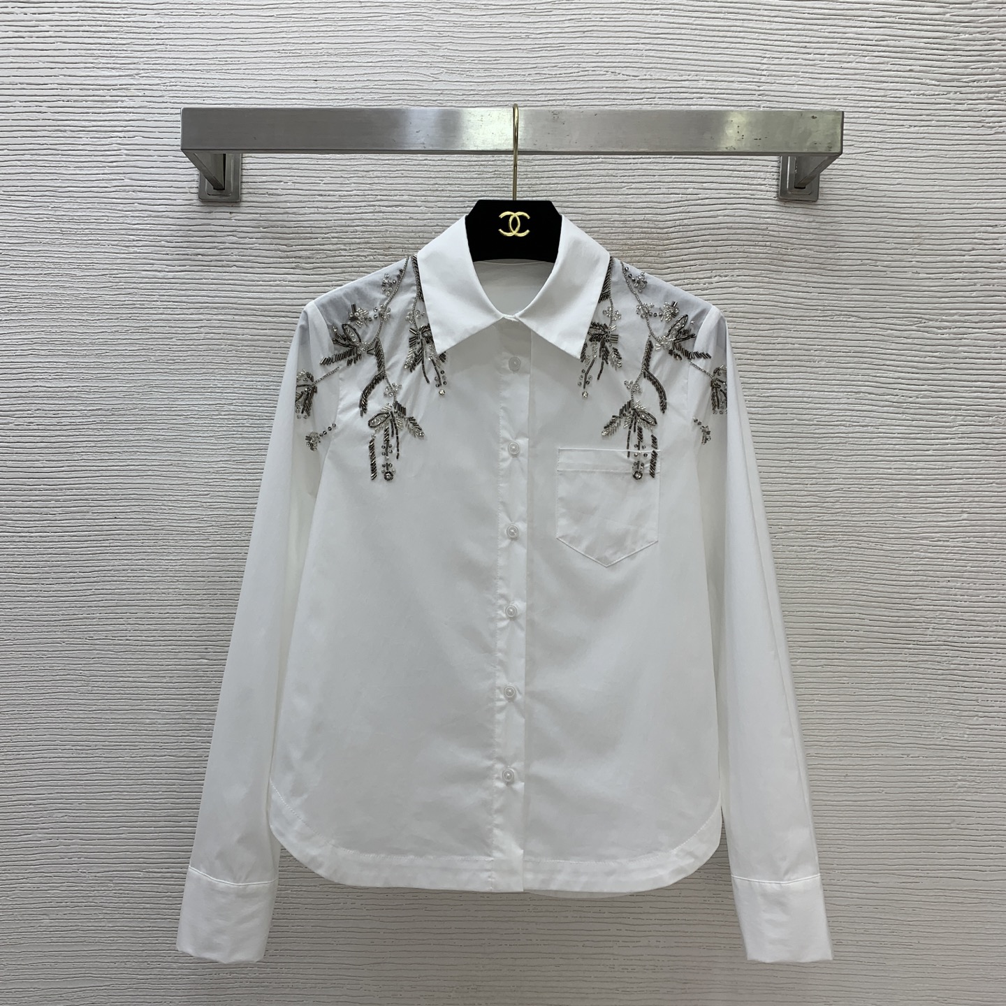 款号G MiuMi*缪家新款 高端定制纯棉面料重工镶钻钉珠装饰弧边下摆时尚百搭气质翻领长袖衬衣！白色、条
