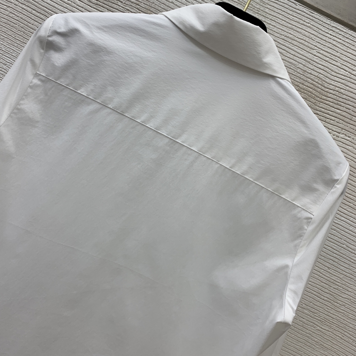 款号G MiuMi*缪家新款 高端定制纯棉面料重工镶钻钉珠装饰弧边下摆时尚百搭气质翻领长袖衬衣！白色、条