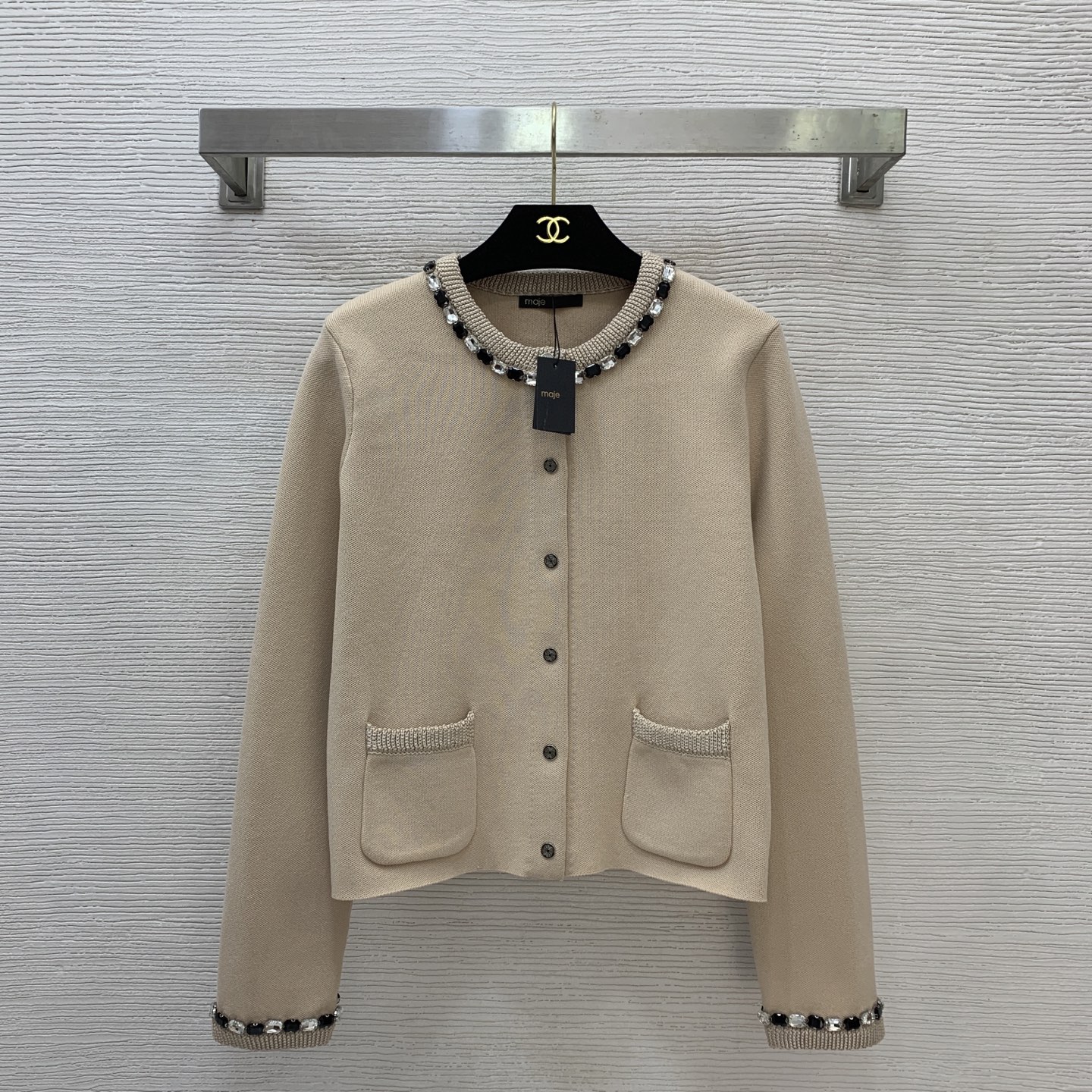 NO:744513,The highest version of Maje on the market will inspect the goods, trim the three marks on the threads, and ship the goods. You can send pictures and take videos. If you want quality and service, please add me on WeChat. We will not accept urgent orders. Model No. D26031345 Maje is the new highest version on the market. The girl will inspect the goods, trim the three marks on the threads, and ship the goods. You can send pictures and take videos. If you want quality and service, please add me on WeChat. We will not accept urgent orders.  Customized heavy-duty diamond-encrusted decorative button-down placket, round neck, long-sleeved shorts, the highest version on the market. The girl inspects the goods, trims the three marks on the threads, and sends pictures and videos before delivery. If you want quality and service, add me on WeChat. I don’t accept urgent orders. This knitted cardigan jacket top!  Apricot khaki, black, (M size shoulder width 38, bust 94, sleeve length 60, dress length 51), women's clothing, jackets & coats,19860909市面最高版本小妹验货、修剪线头上三标、发货可发图及拍视频,要品质要服务的加我微信,不接急单.款号D26031345 Maje新市面最高版本小妹验货、修剪线头上三标、发货可发图及拍视频,要品质要服务的加我微信,不接急单.款 定制重工镶钻装饰系扣开襟圆领长袖短市面最高版本小妹验货、修剪线头上三标、发货可发图及拍视频,要品质要服务的加我微信,不接急单.款针织开衫外套上衣！杏卡其、黑色、 （M码肩宽38,胸围94,袖长60,衣长51）,女装,jackets & coats,,Women's clothing